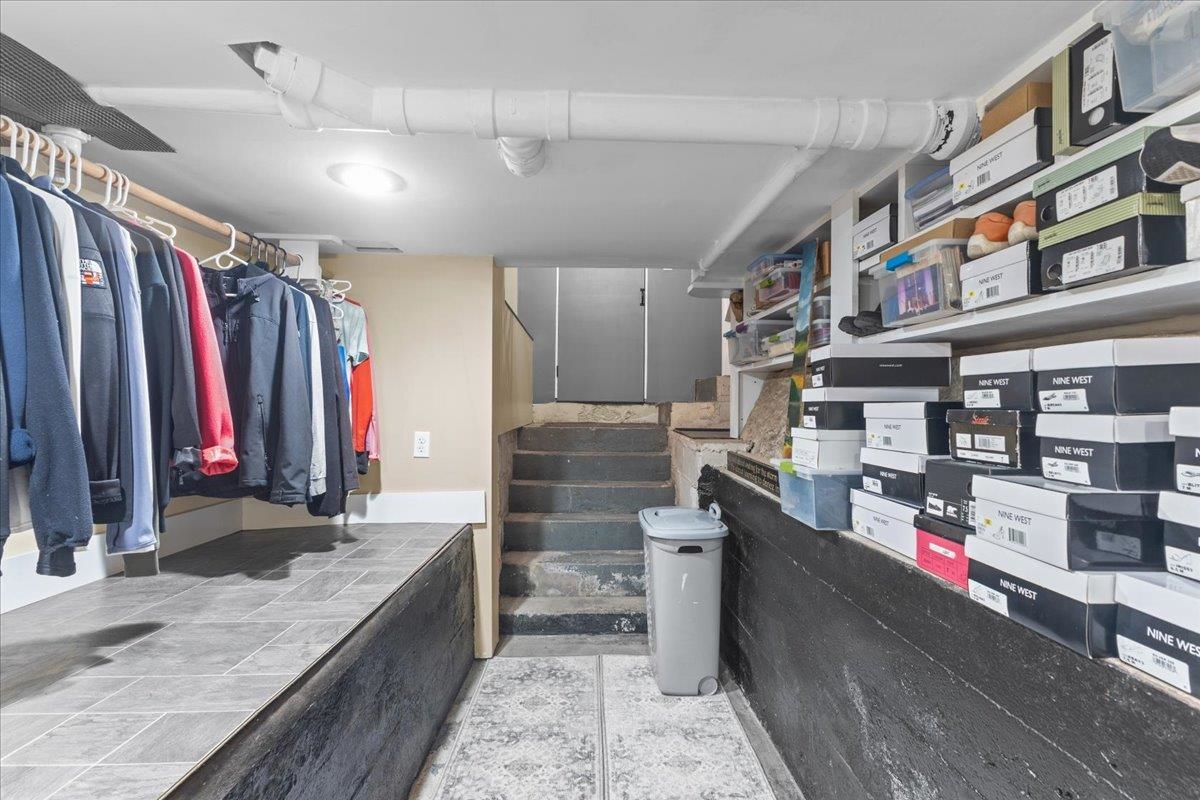 160 Seminary Street Property Photo 24