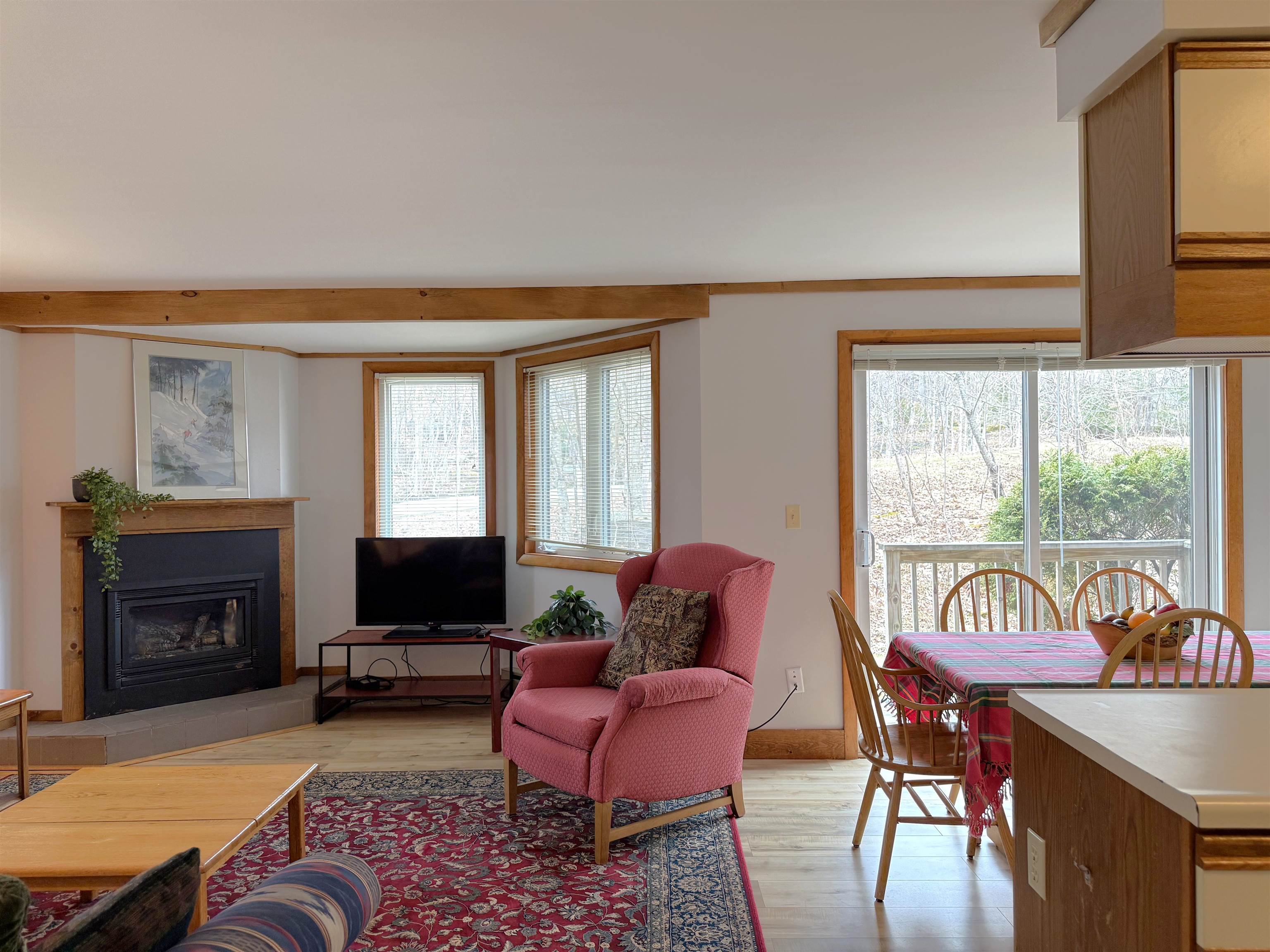 334 Slopeside Road Property Photo 6