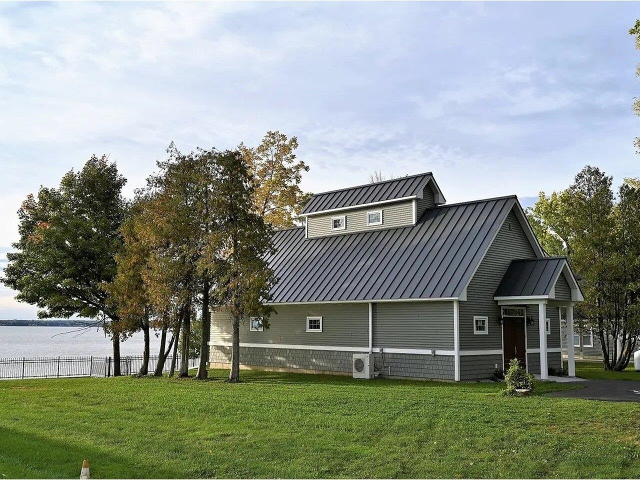 662 South Main Street Property Photo 11