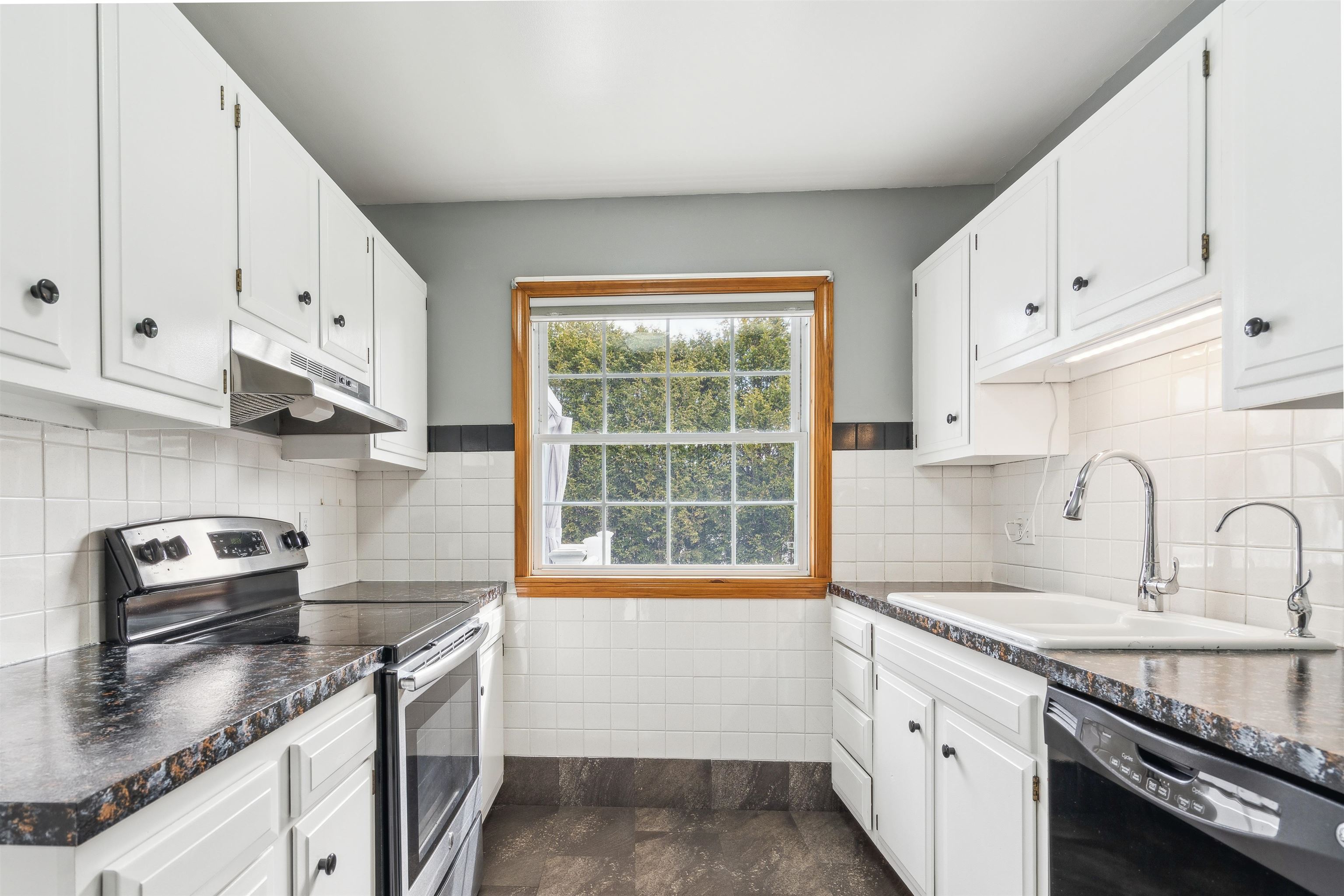 1 Grace Avenue Property Photo 4