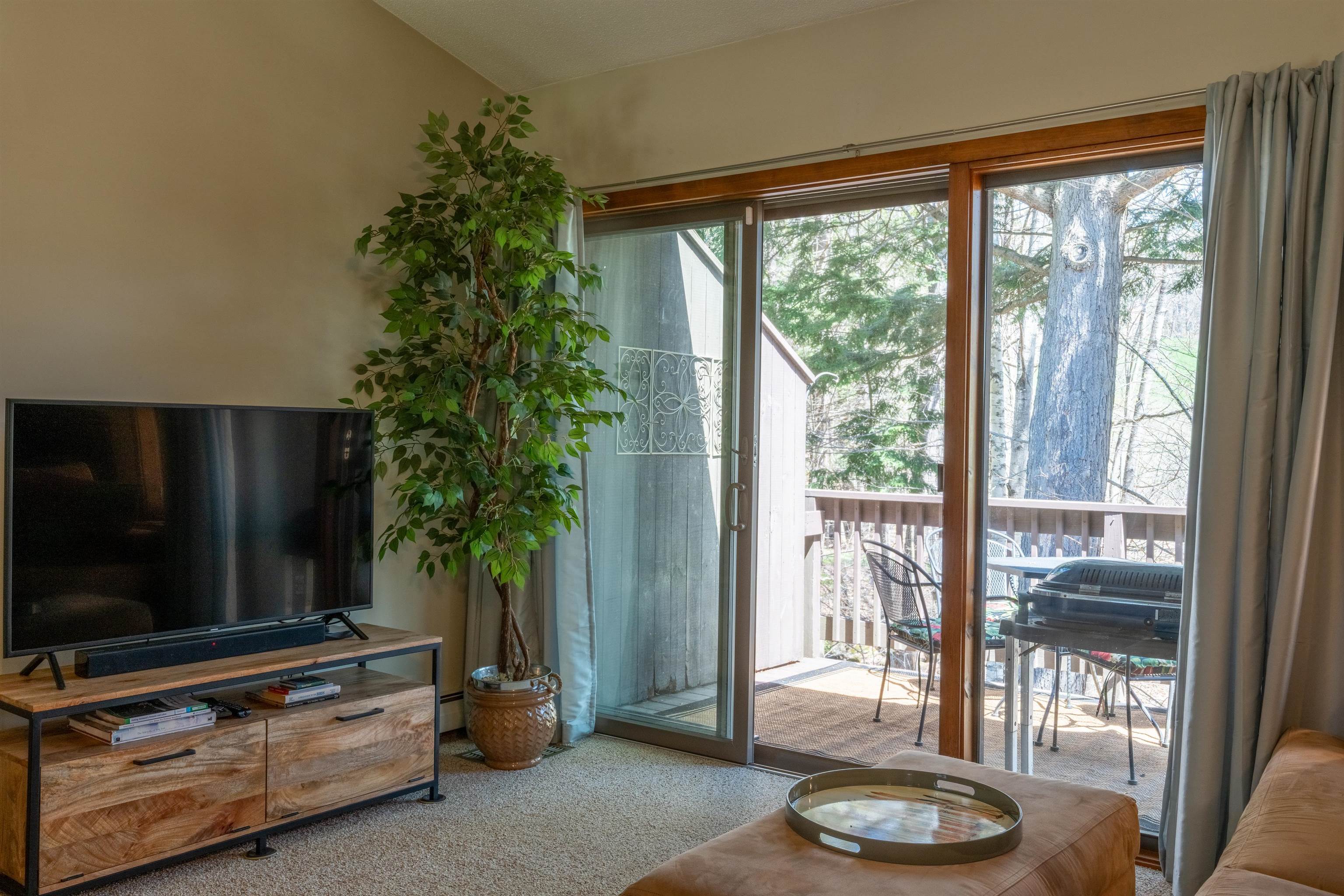 383 Old Quechee Road Property Photo 6