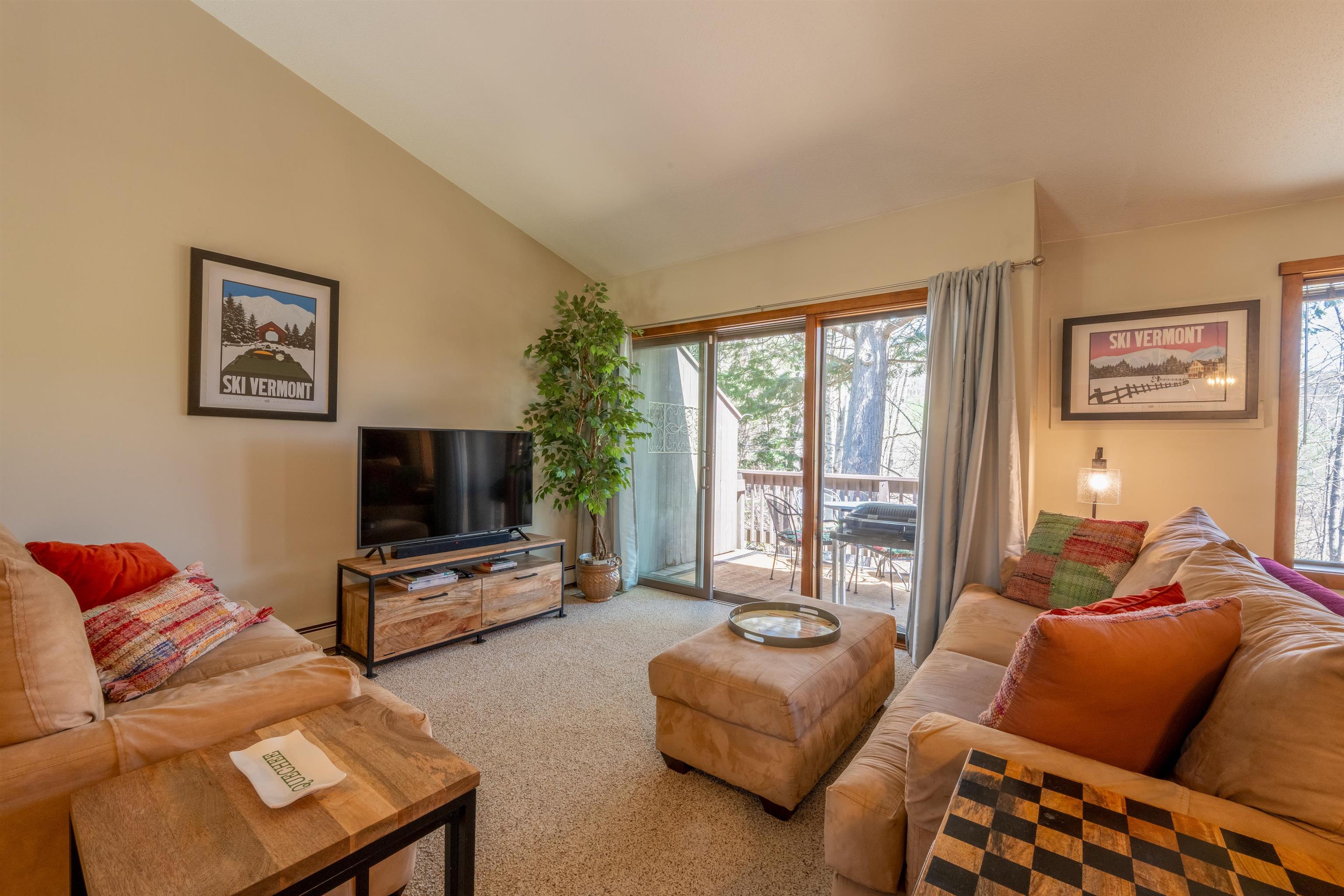383 Old Quechee Road Property Photo 7