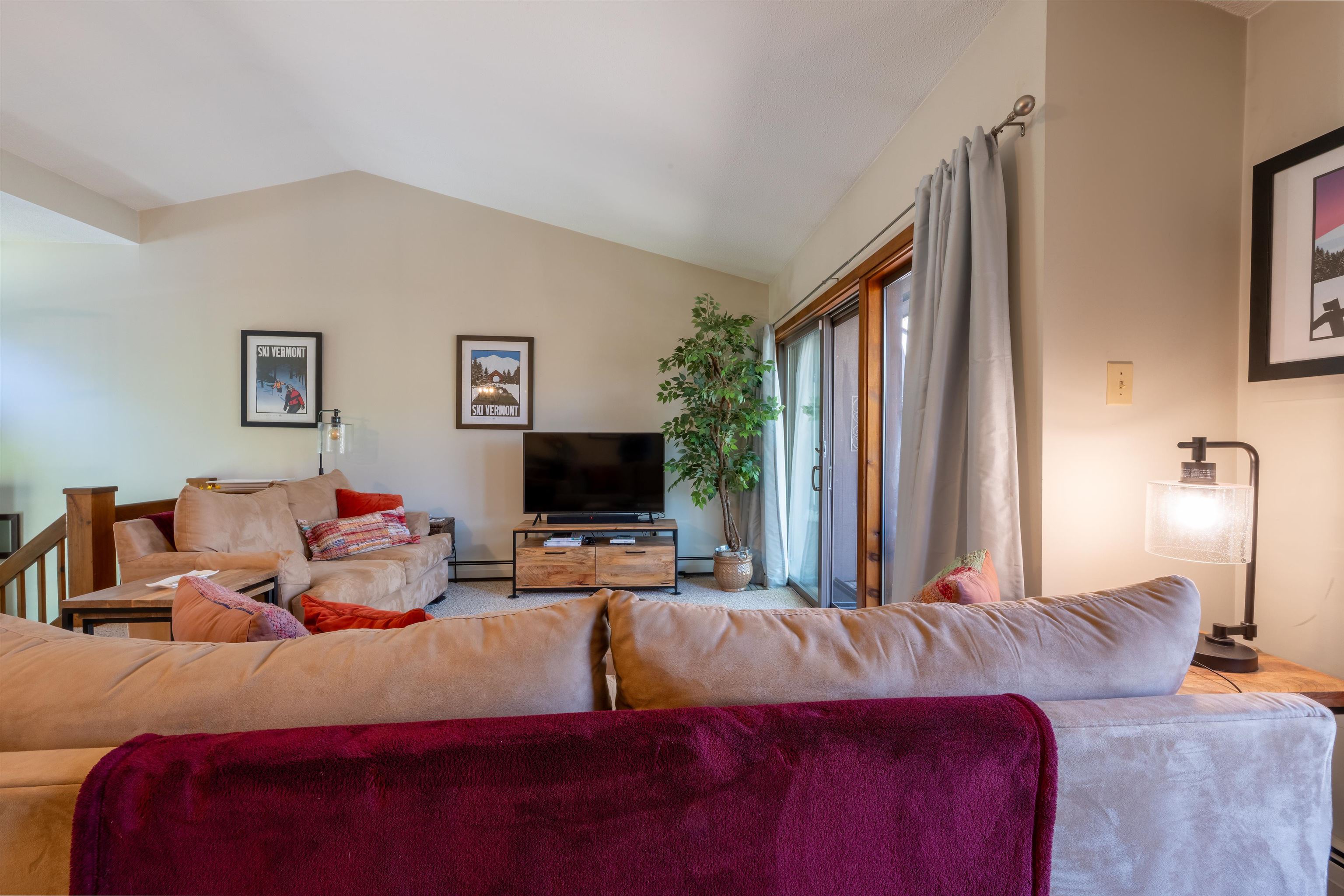 383 Old Quechee Road Property Photo 8
