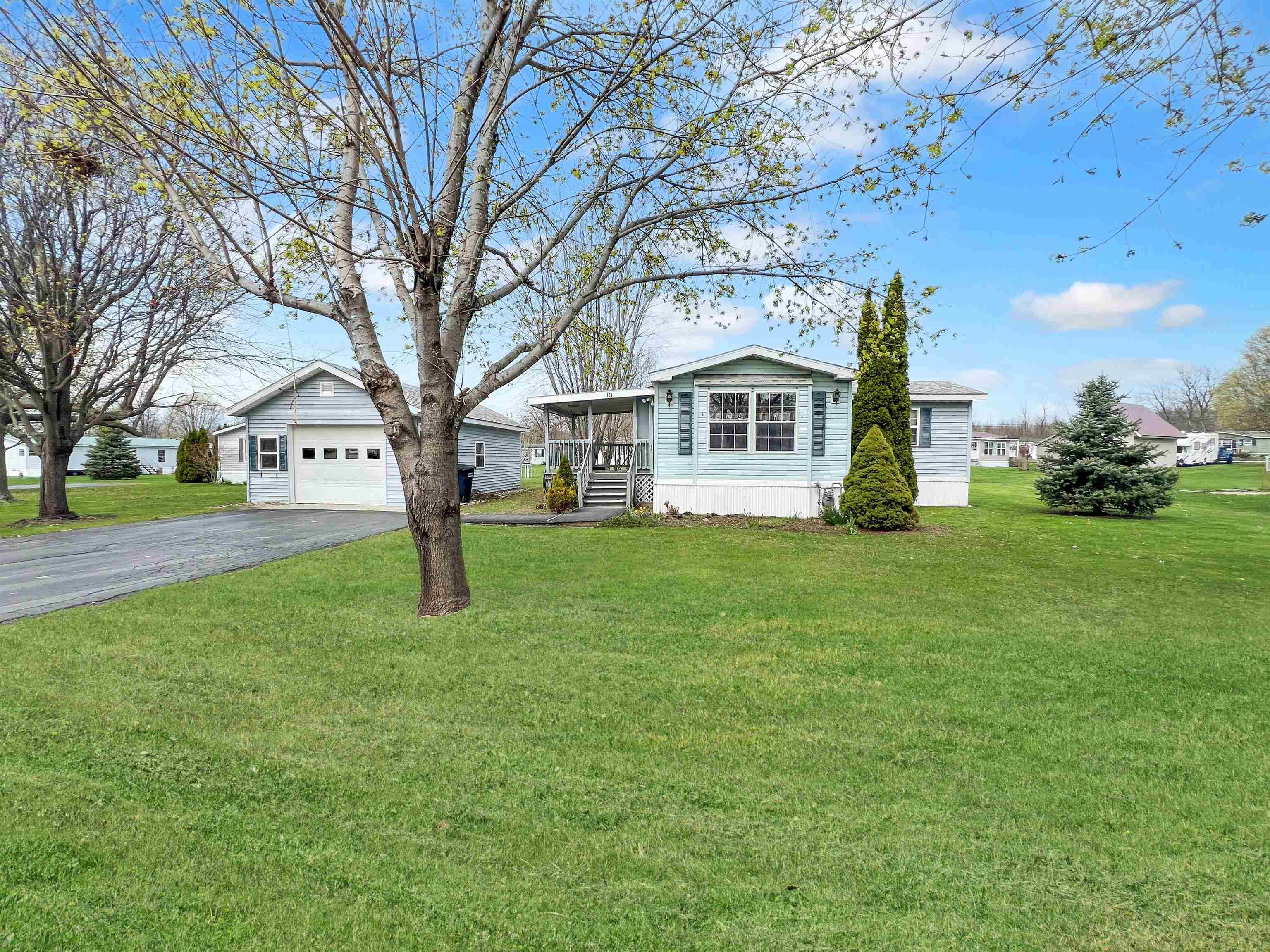 10 Marc Avenue Property Photo 20