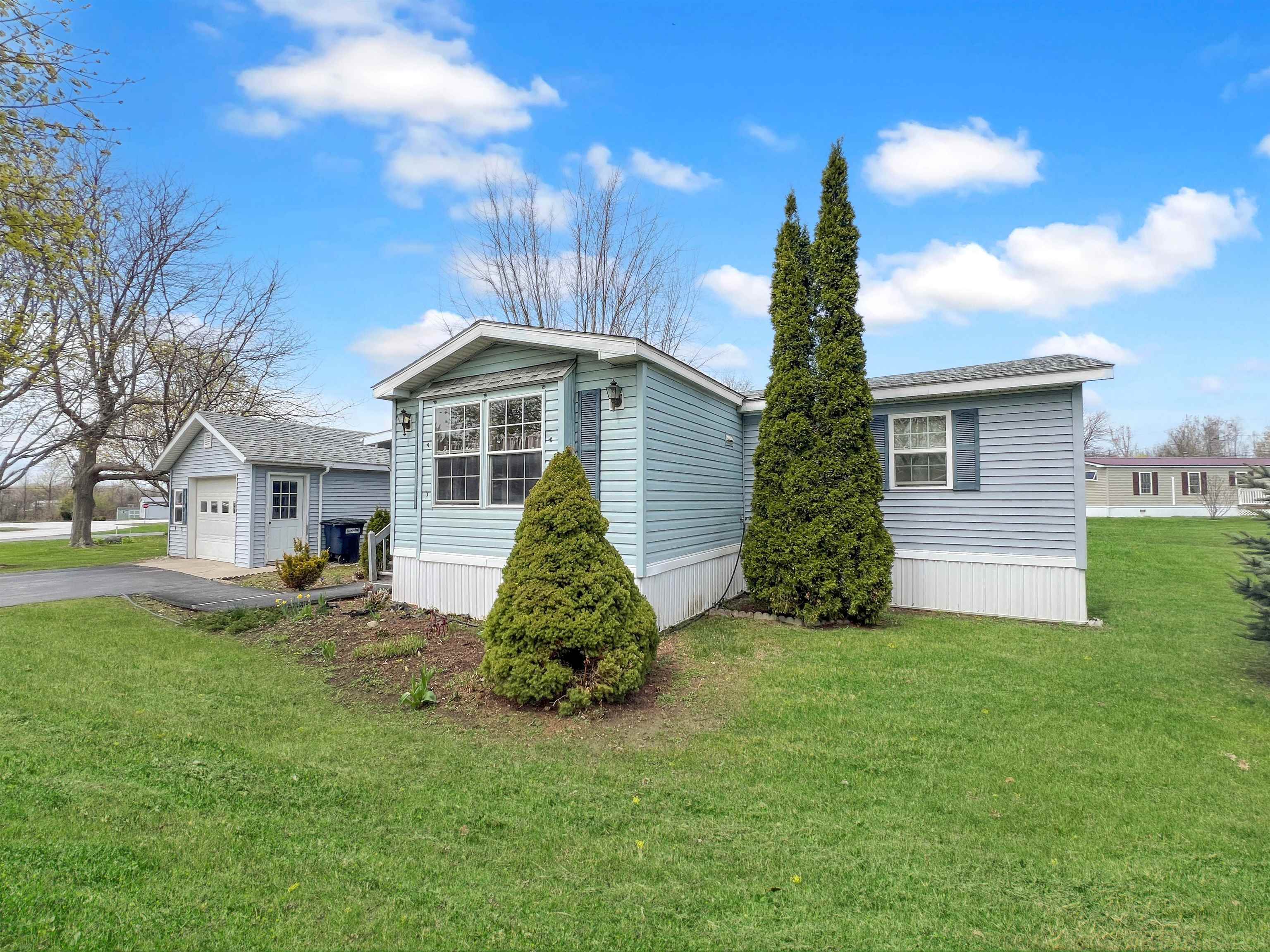 10 Marc Avenue Property Photo 21