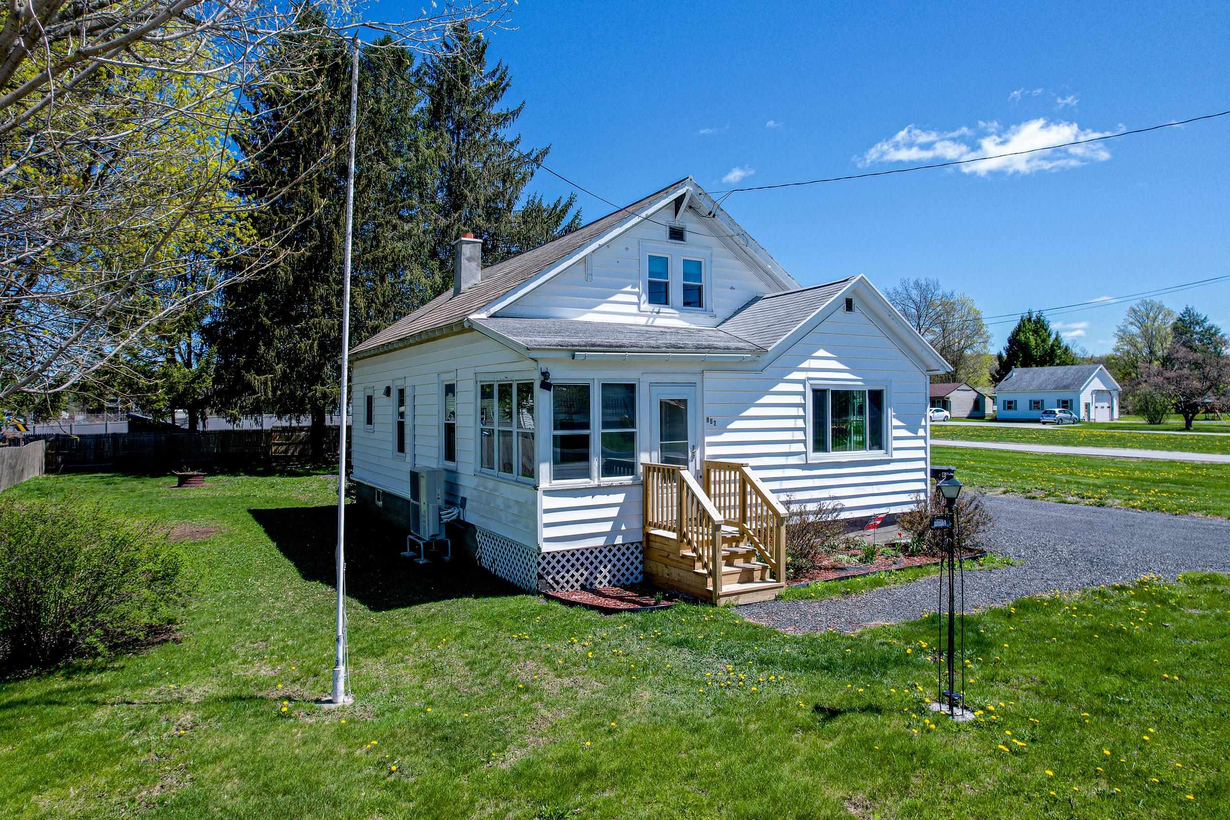 652 York Street Property Photo 1