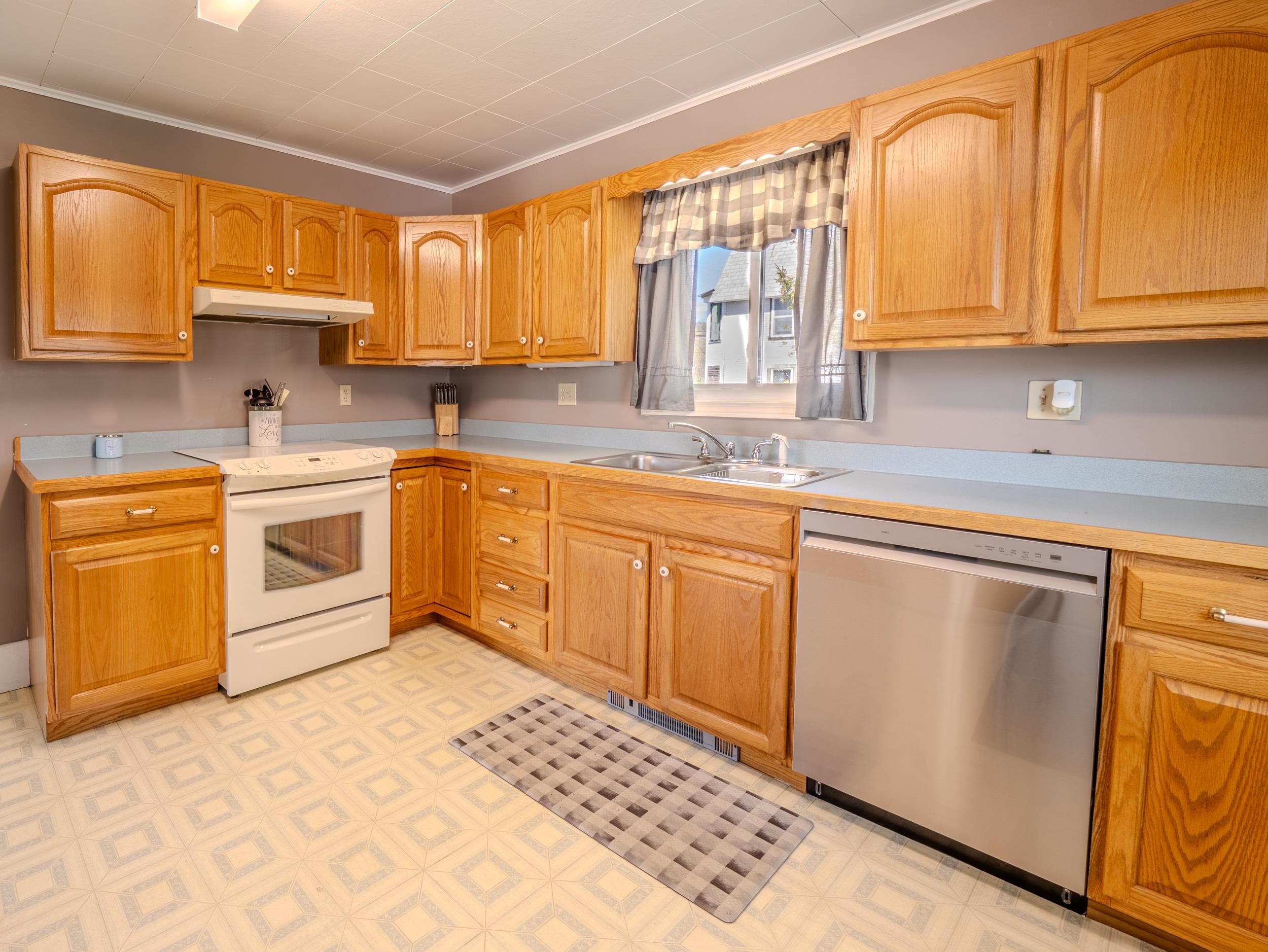 652 York Street Property Photo 12