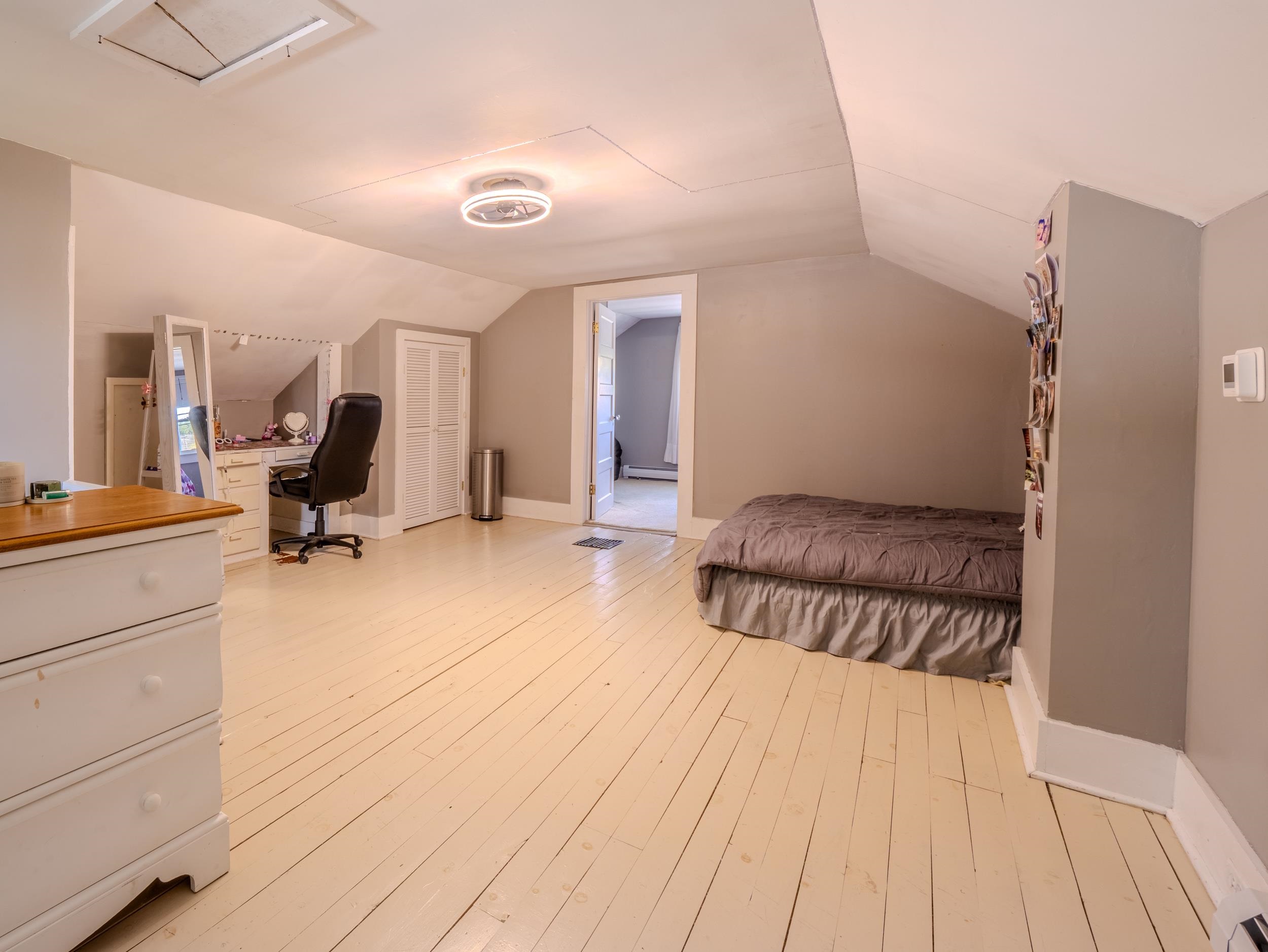 652 York Street Property Photo 24