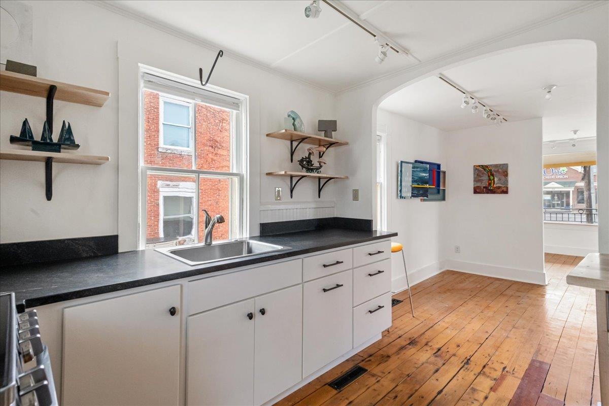 37 Green Street Property Photo 7