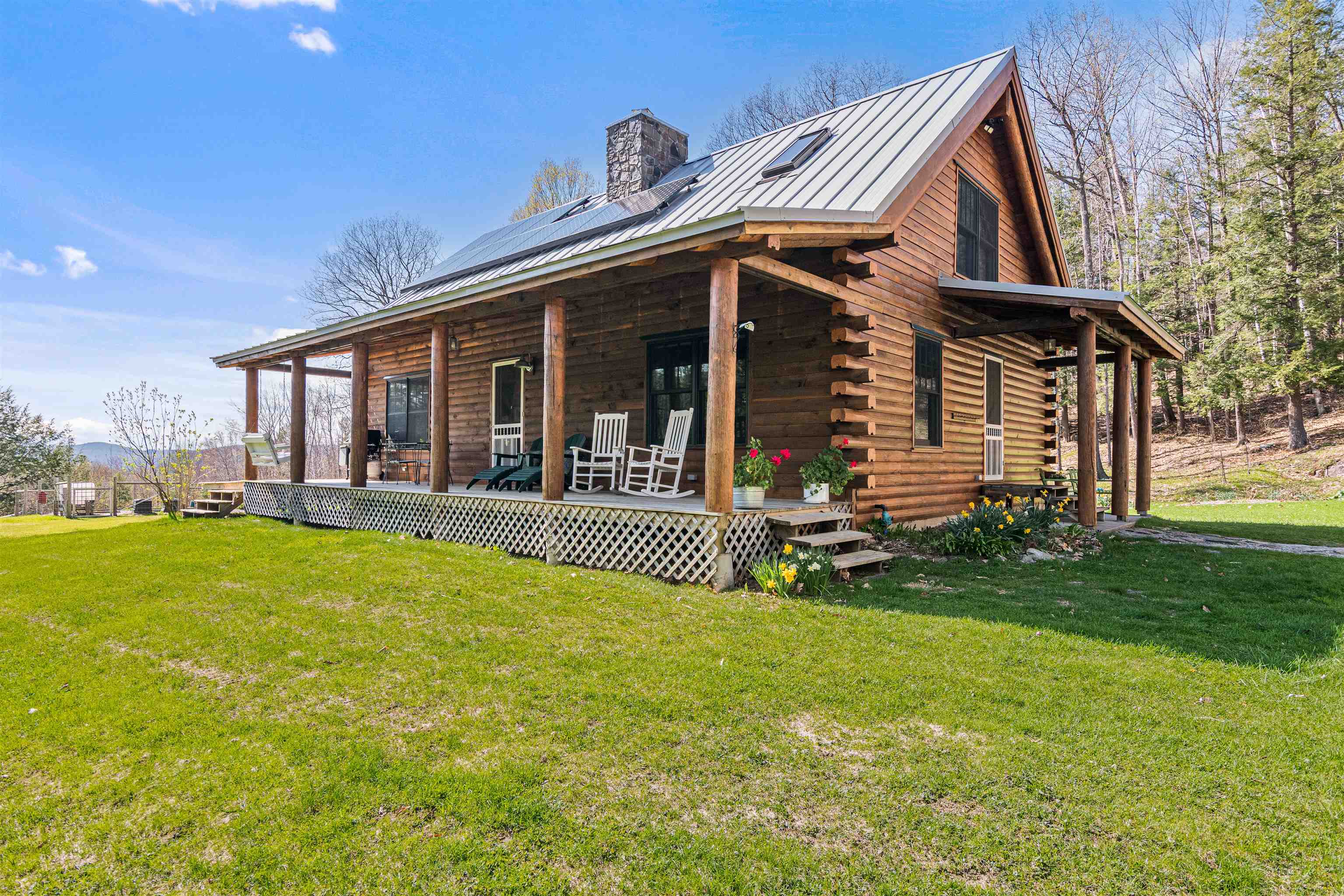 1011 Happy Hollow Road Property Photo 1