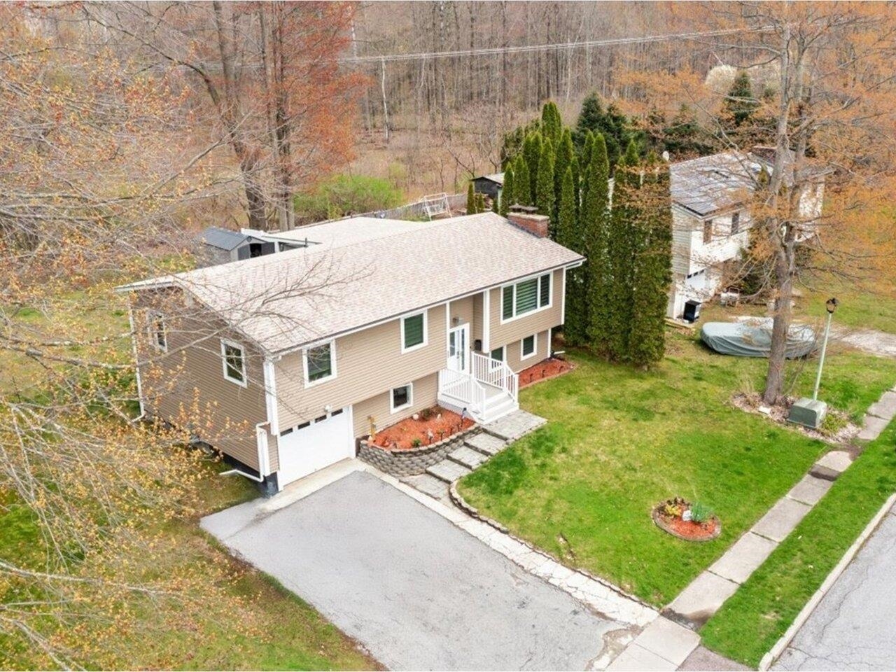 33 Rosewood Lane Property Photo 2