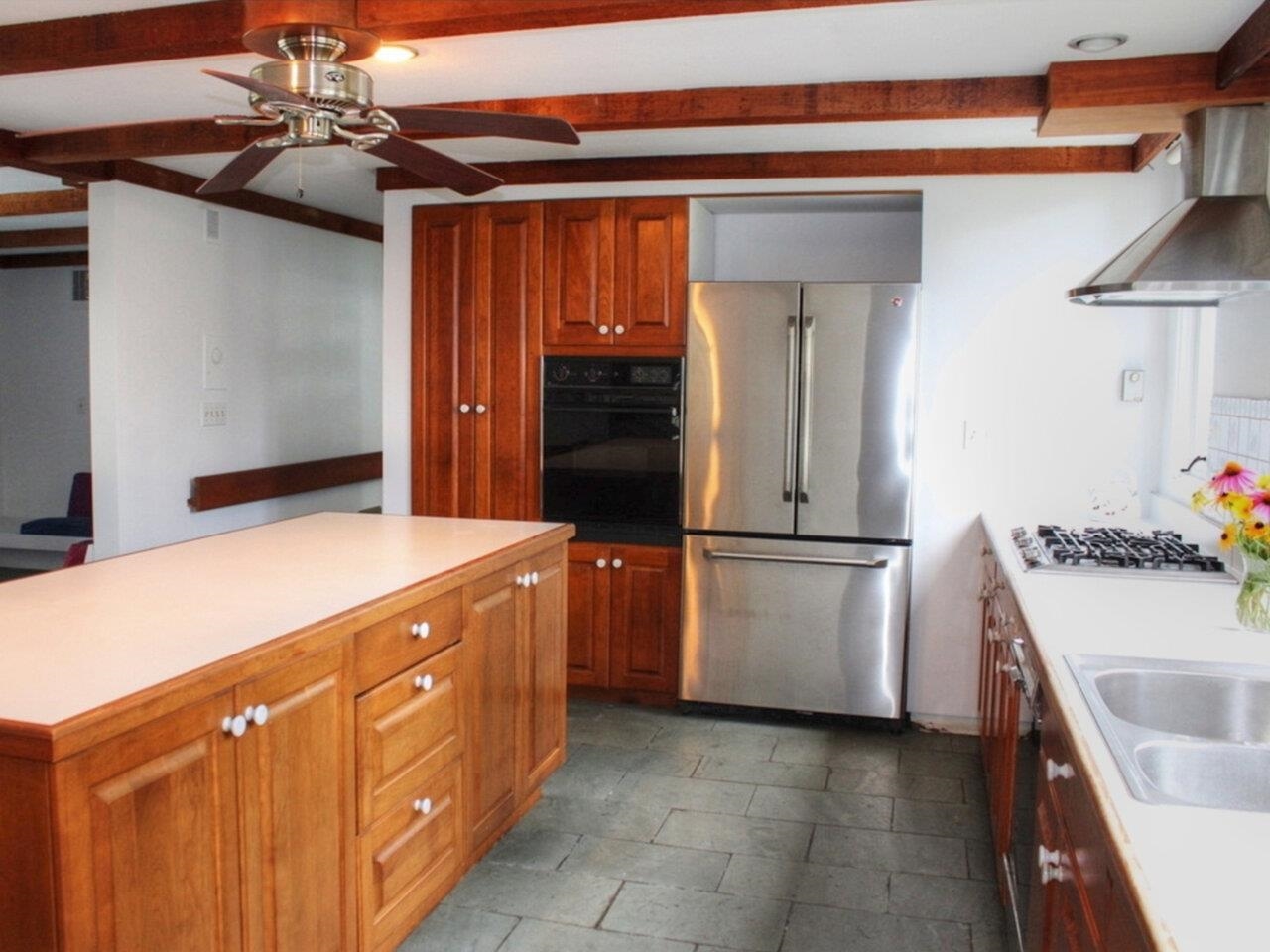 52 Cliff Street Property Photo 3