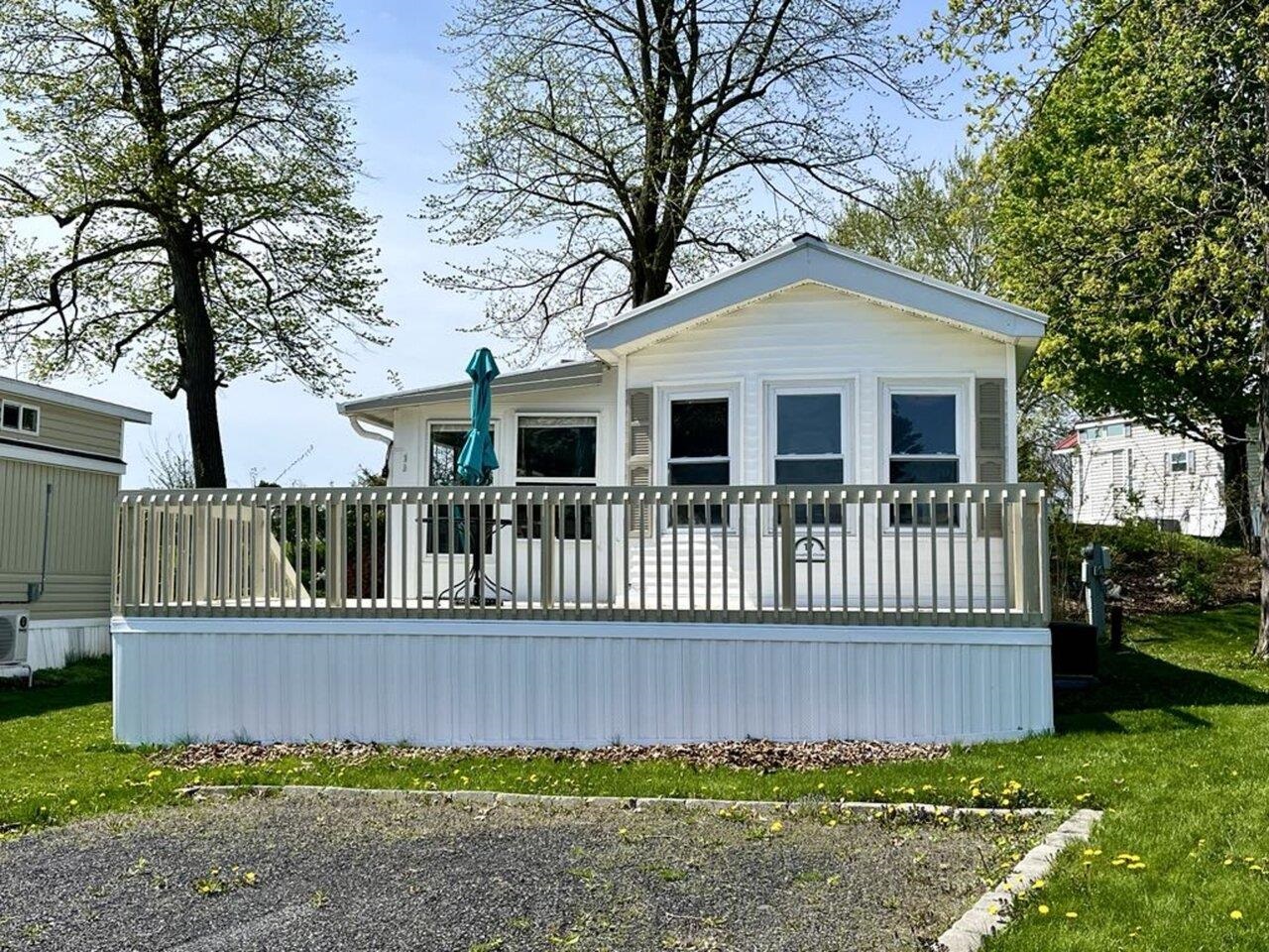 17 Jonathan Circle Property Photo 1