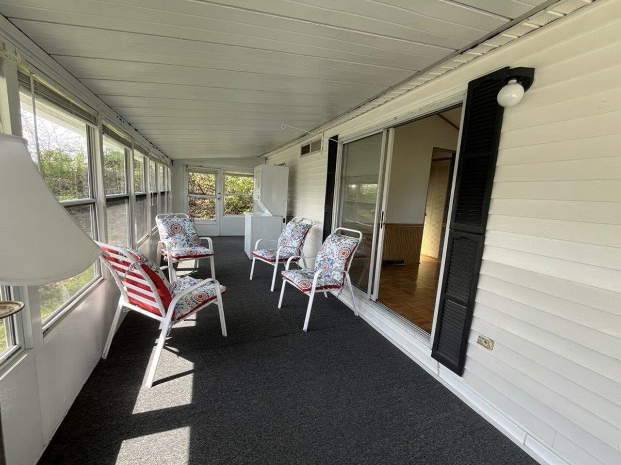17 Jonathan Circle Property Photo 2