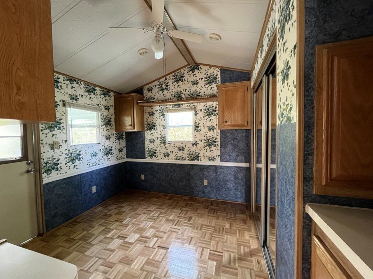17 Jonathan Circle Property Photo 8