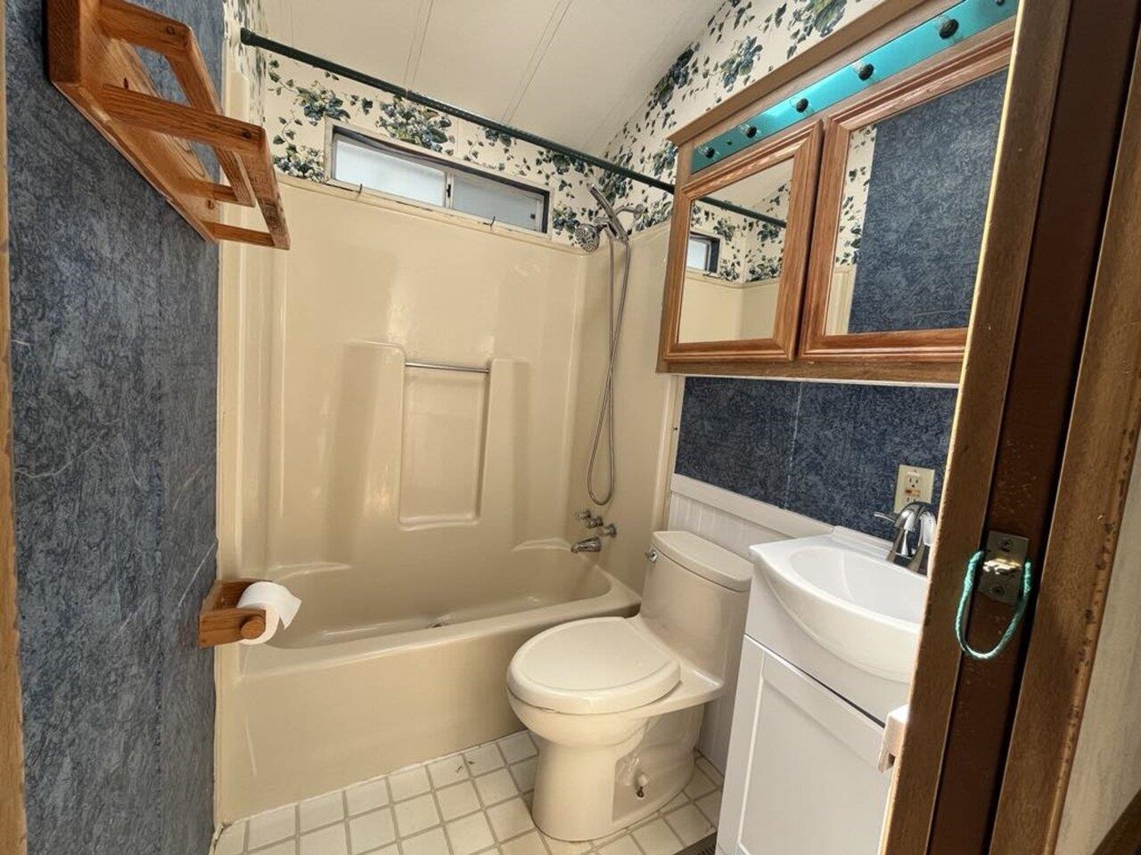 17 Jonathan Circle Property Photo 9