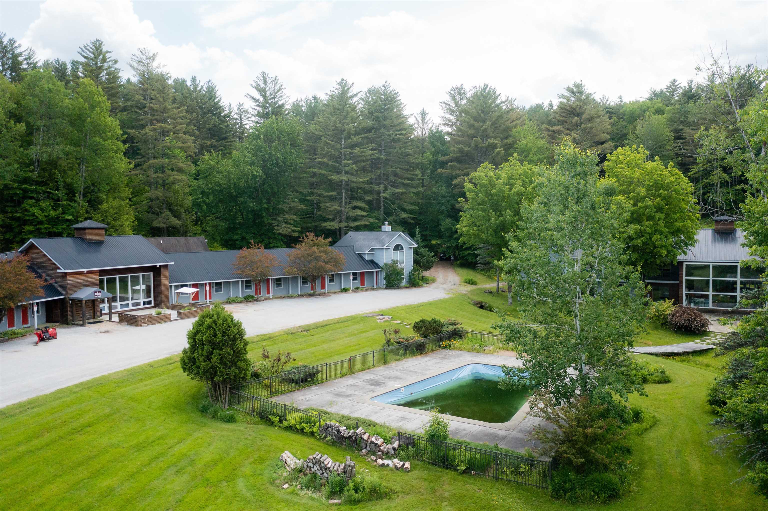 1007 Mountain Road Property Photo 1