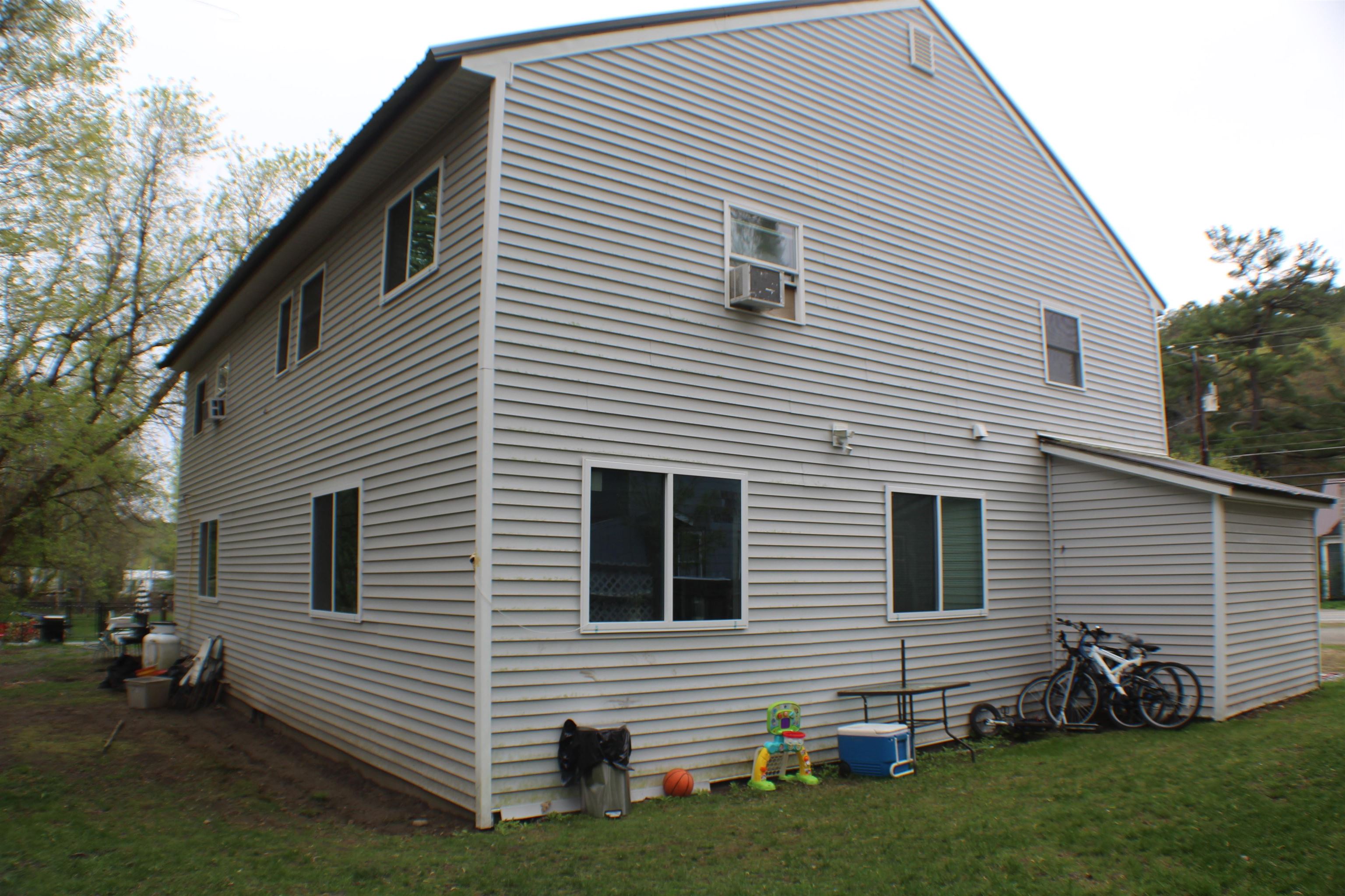 335 S Main Street Property Photo 1