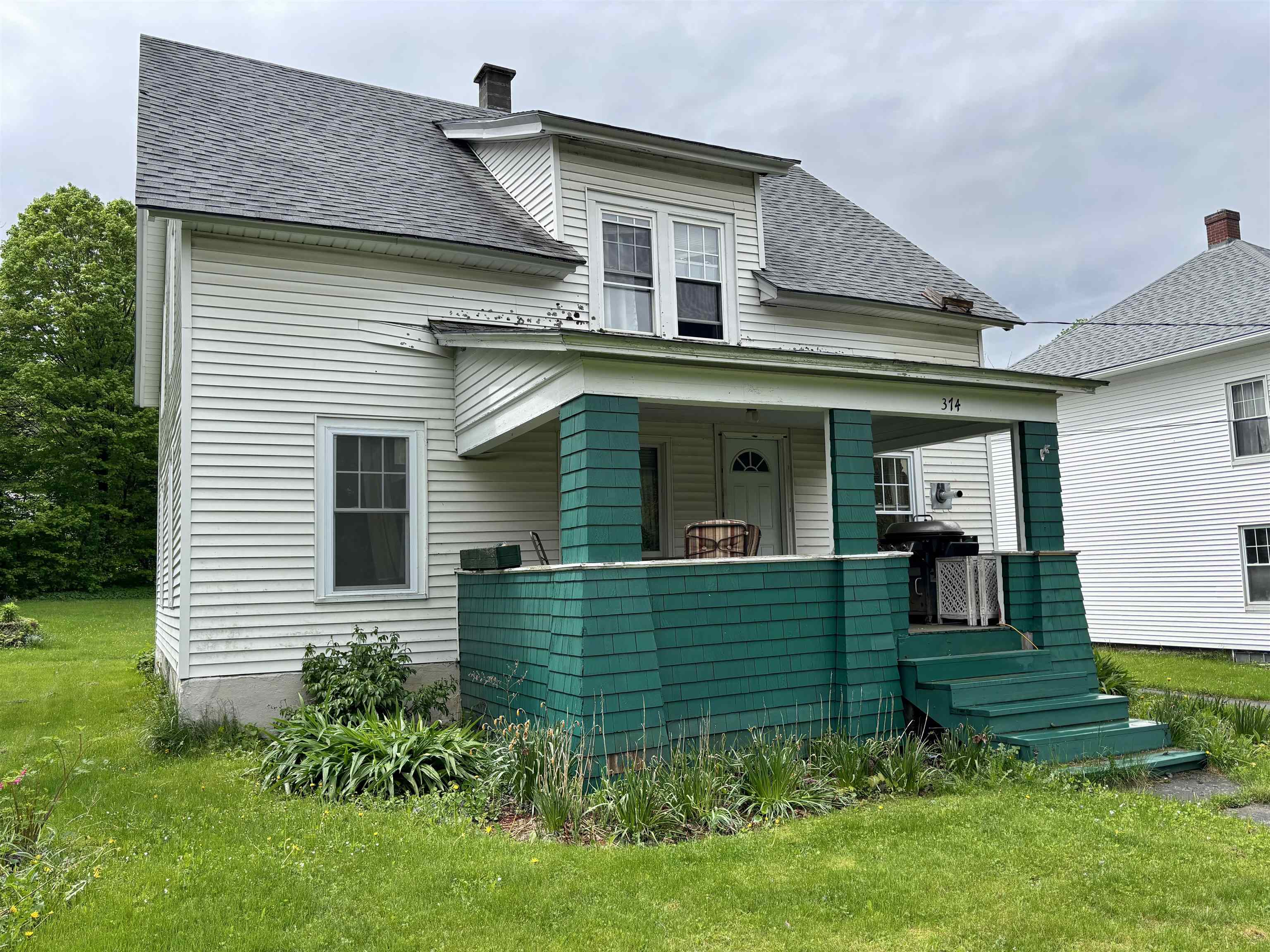 374 Caswell Avenue Property Photo 1