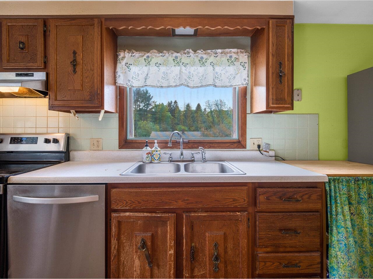 37 Dickinson Drive Property Photo 17