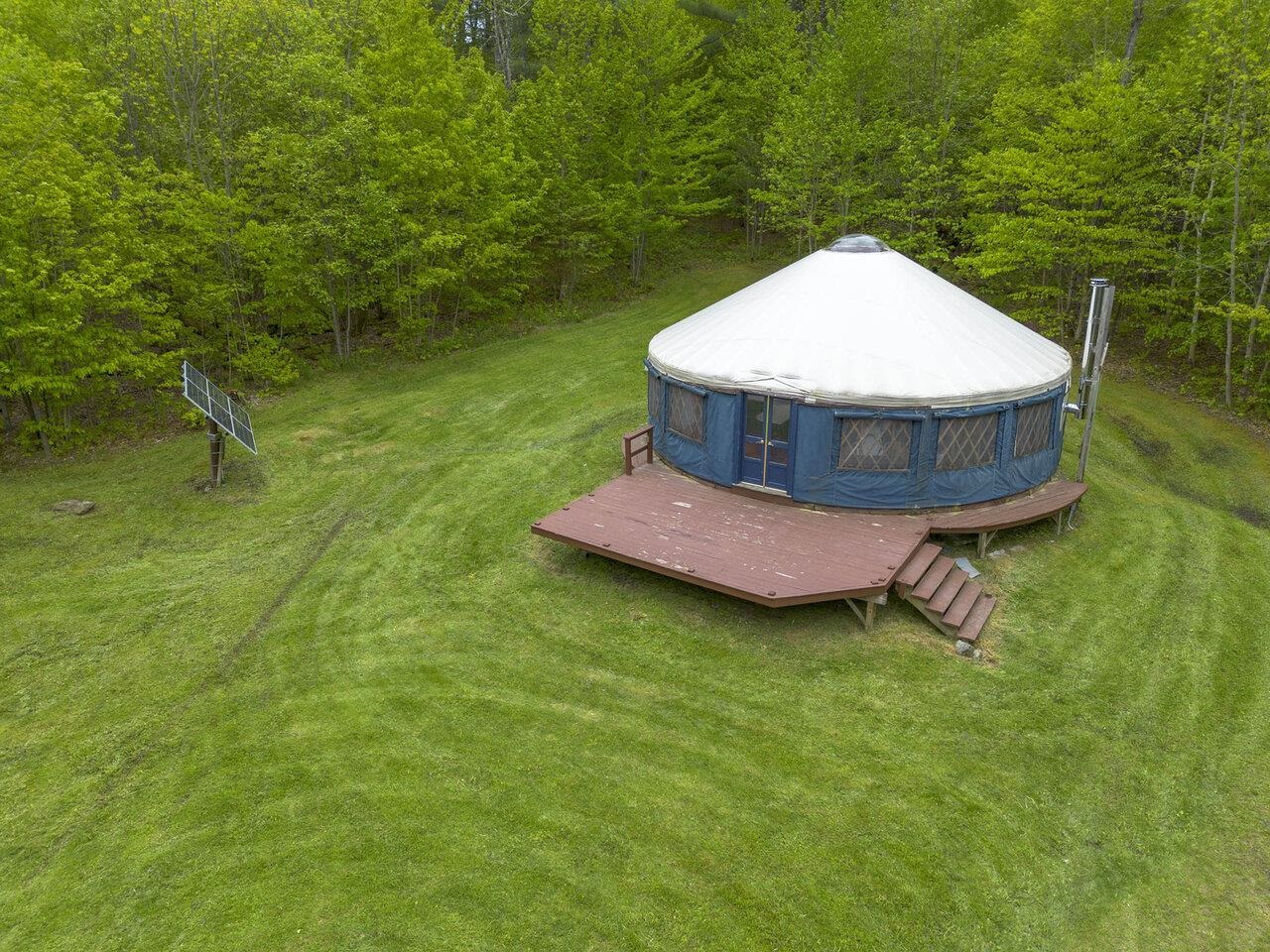 1006 Brownsville Road Property Photo 8