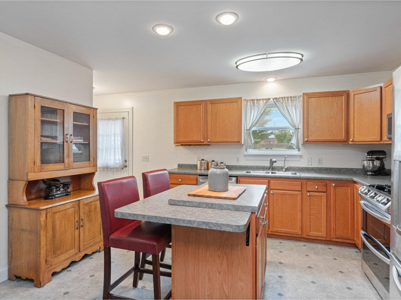 8 Checkerberry Square Property Photo 5