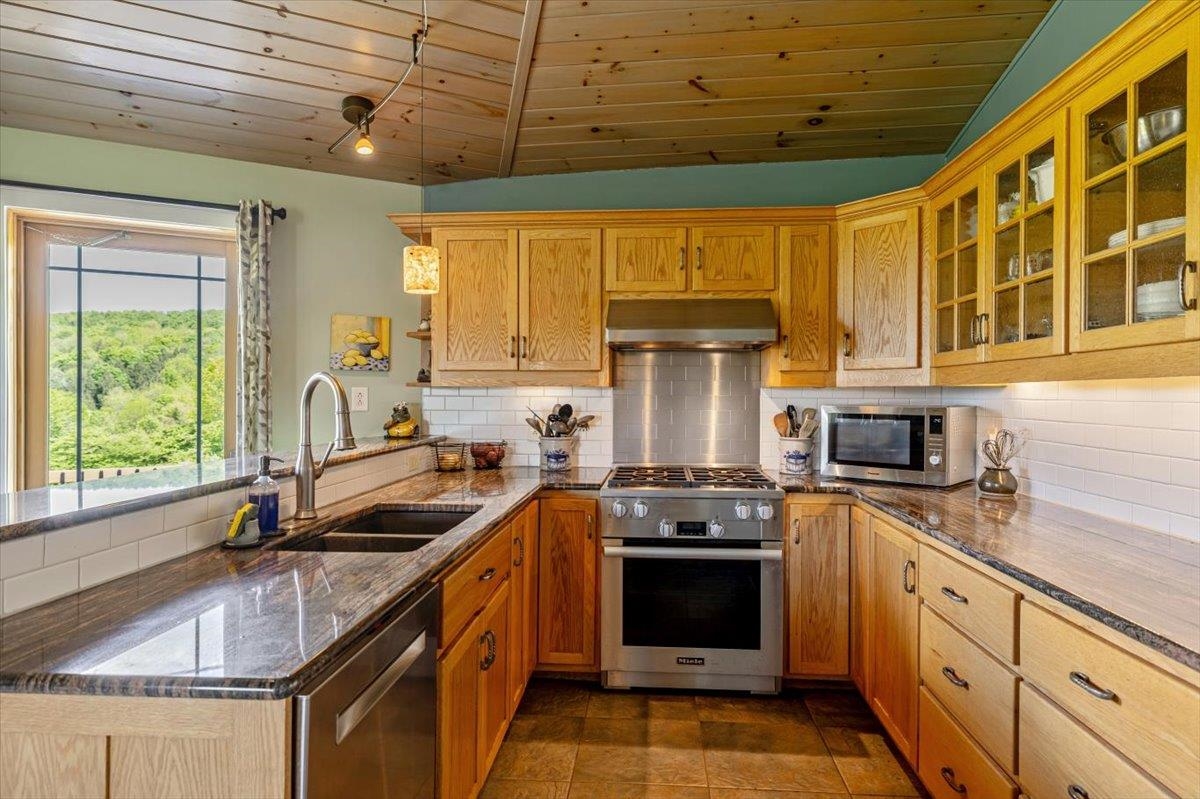 300 River Road Property Photo 27