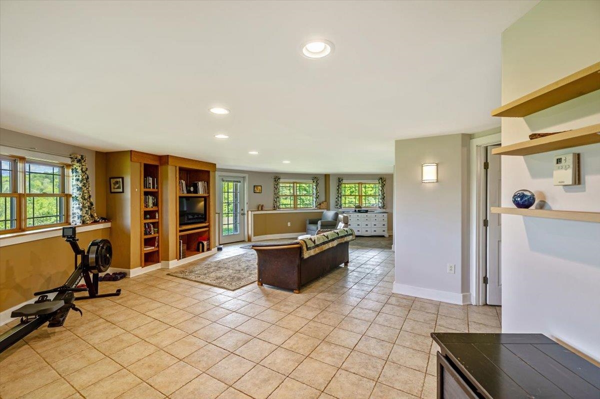 300 River Road Property Photo 38
