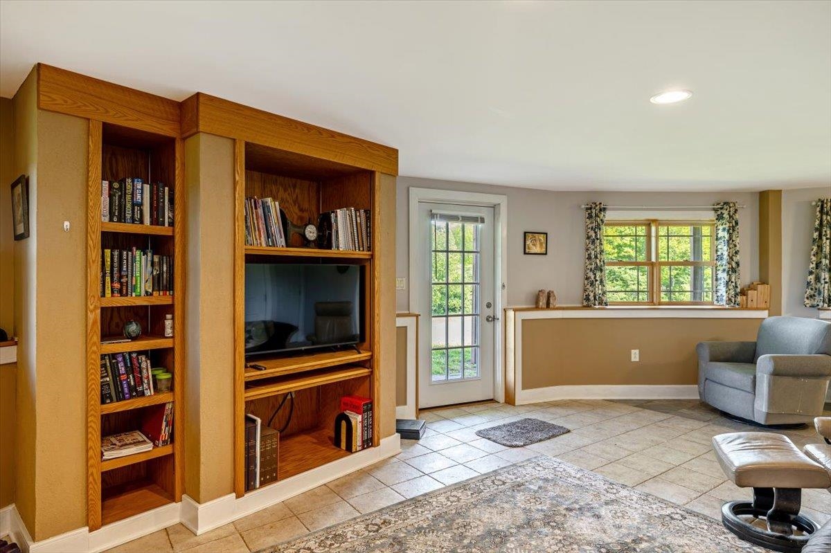 300 River Road Property Photo 42