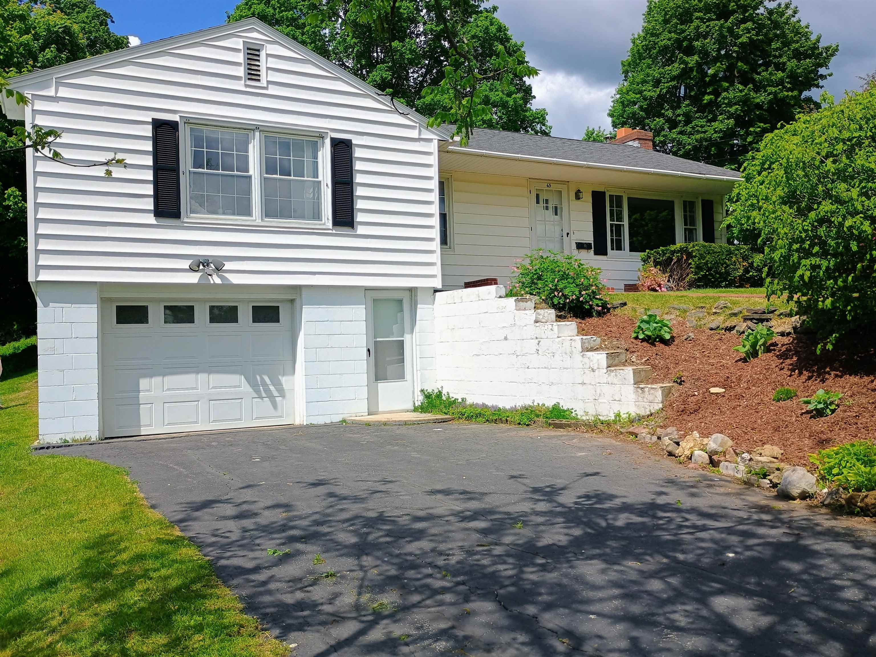 65 E Washington Street Property Photo 1
