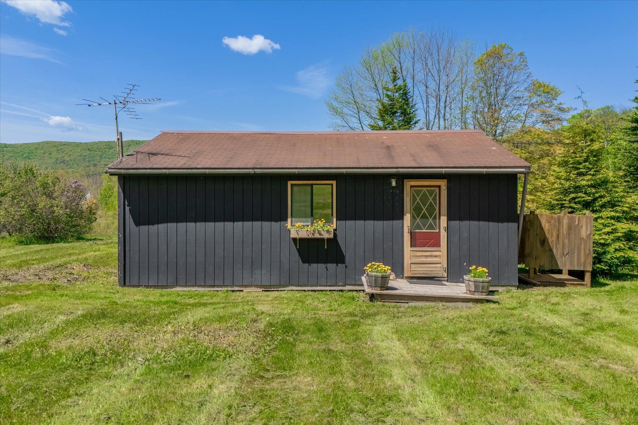 180 Straight Road Property Photo 4
