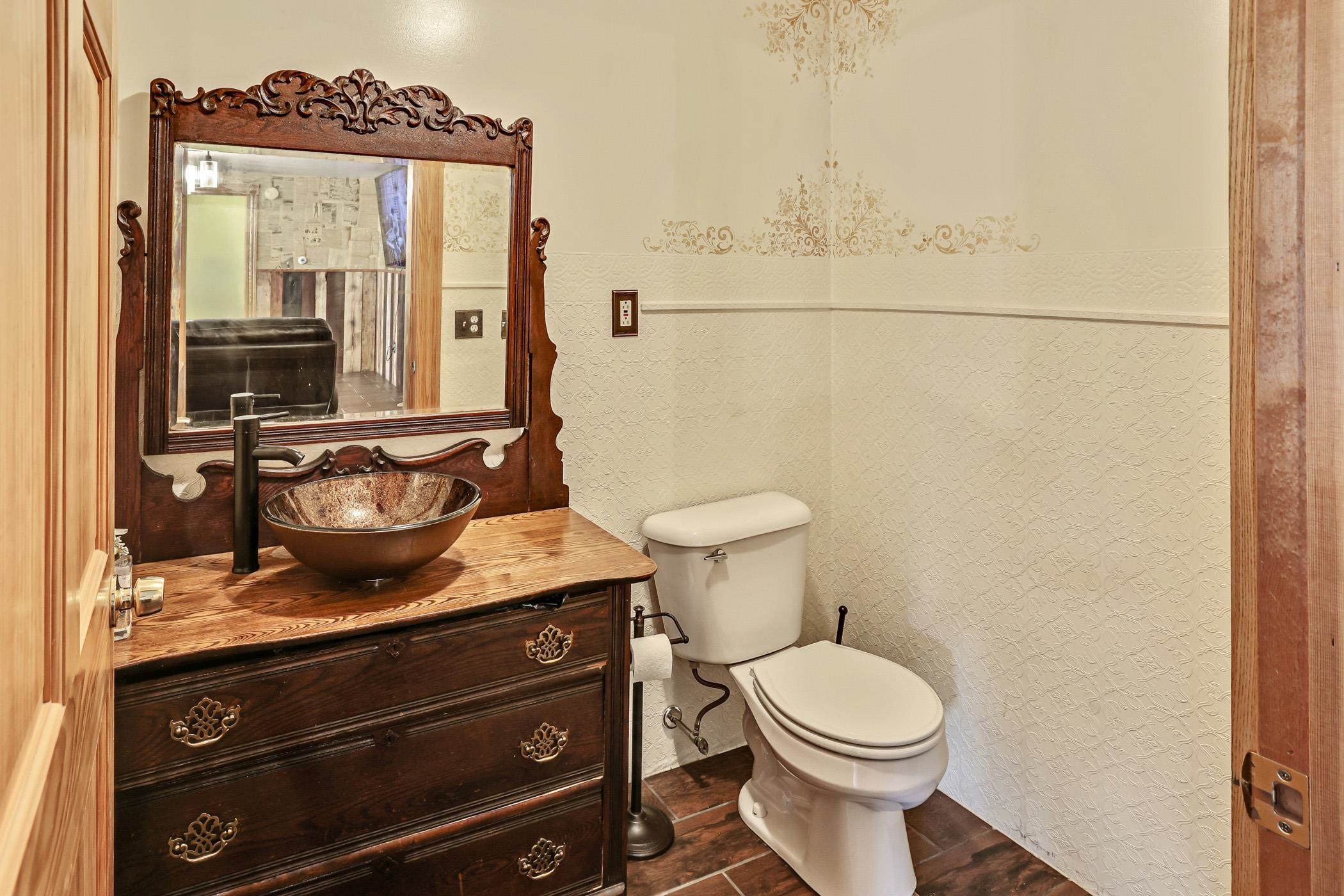 1619 Duck Pond Road Property Photo 5