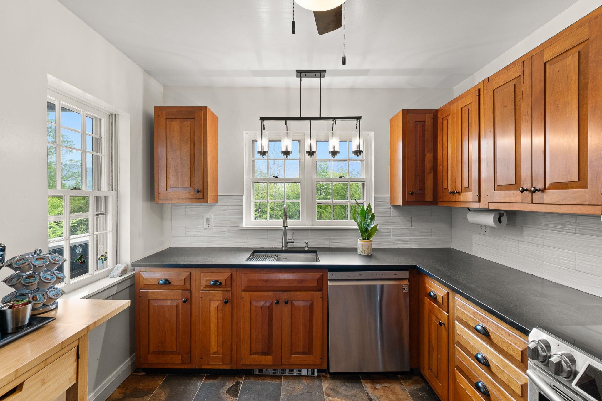 515 Shattuck Hill Road Property Photo 12