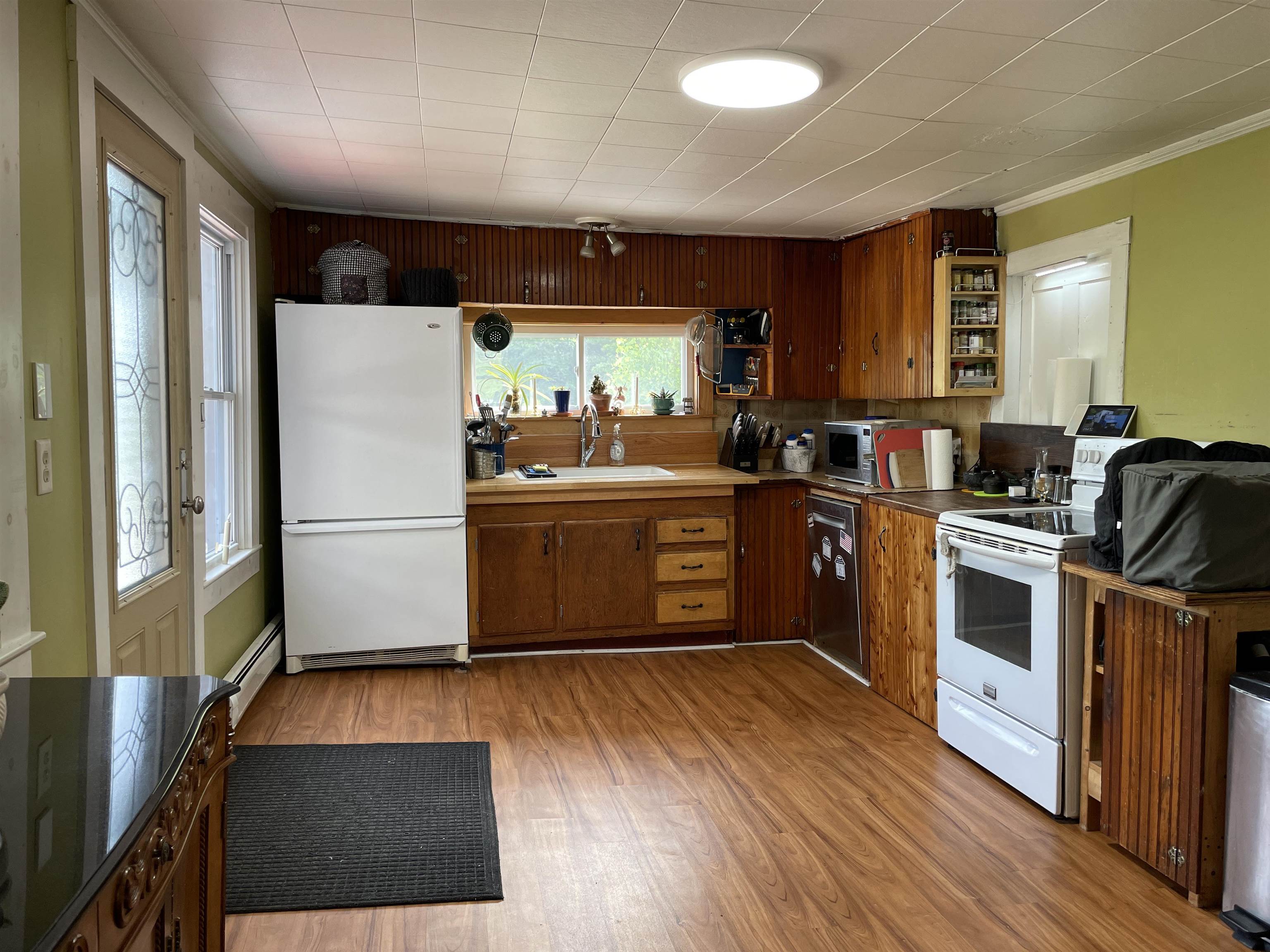 1277 Cabot Road Property Photo 4