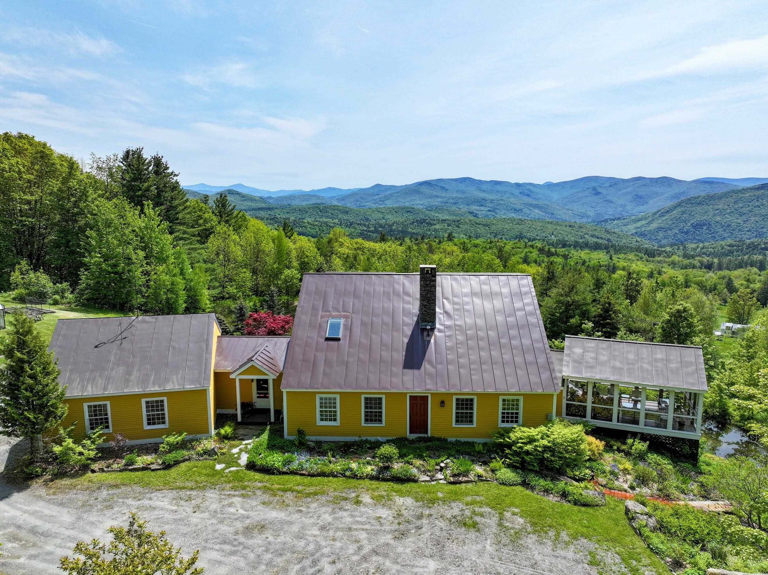 1074 N Hollow Road Property Photo 1