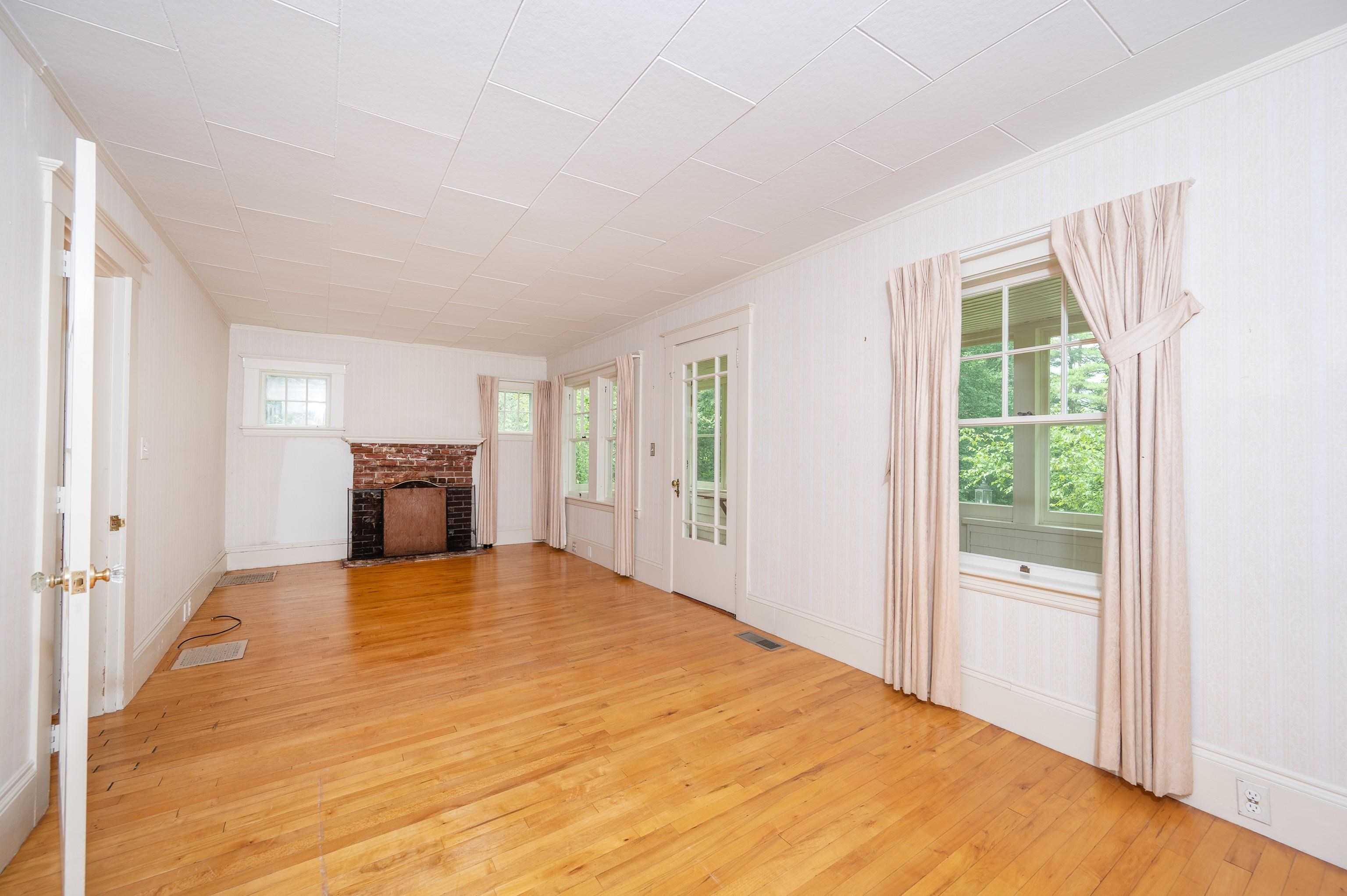 598 East Woodstock Road Property Photo 9