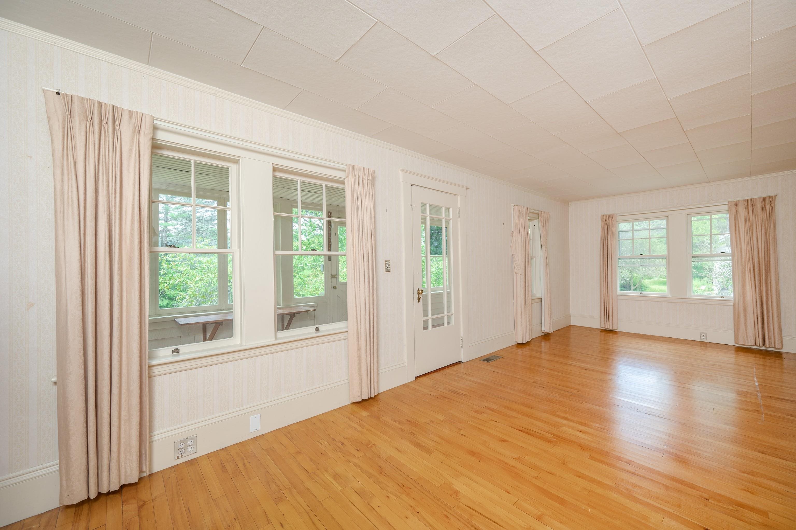 598 East Woodstock Road Property Photo 10