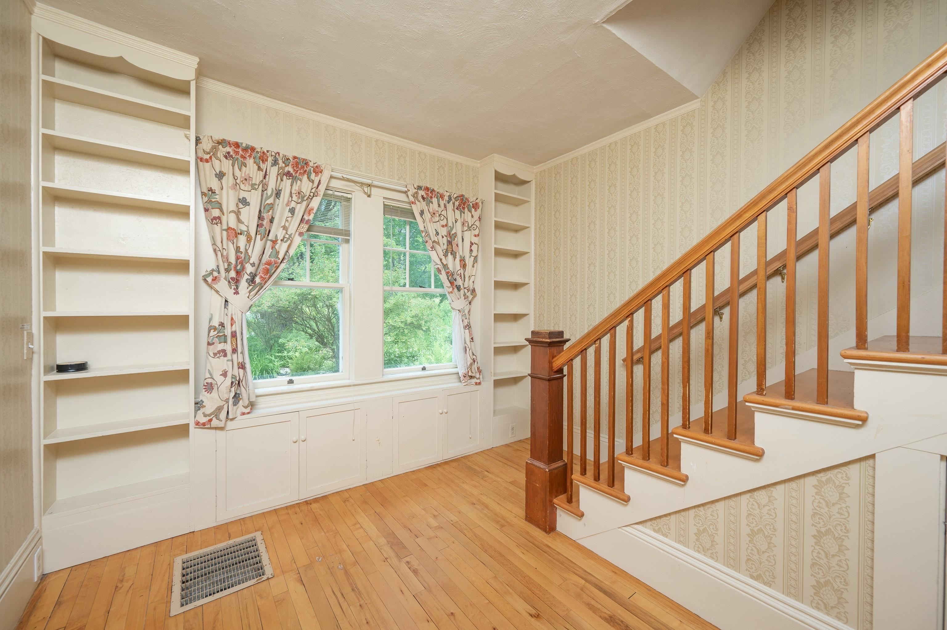 598 East Woodstock Road Property Photo 28