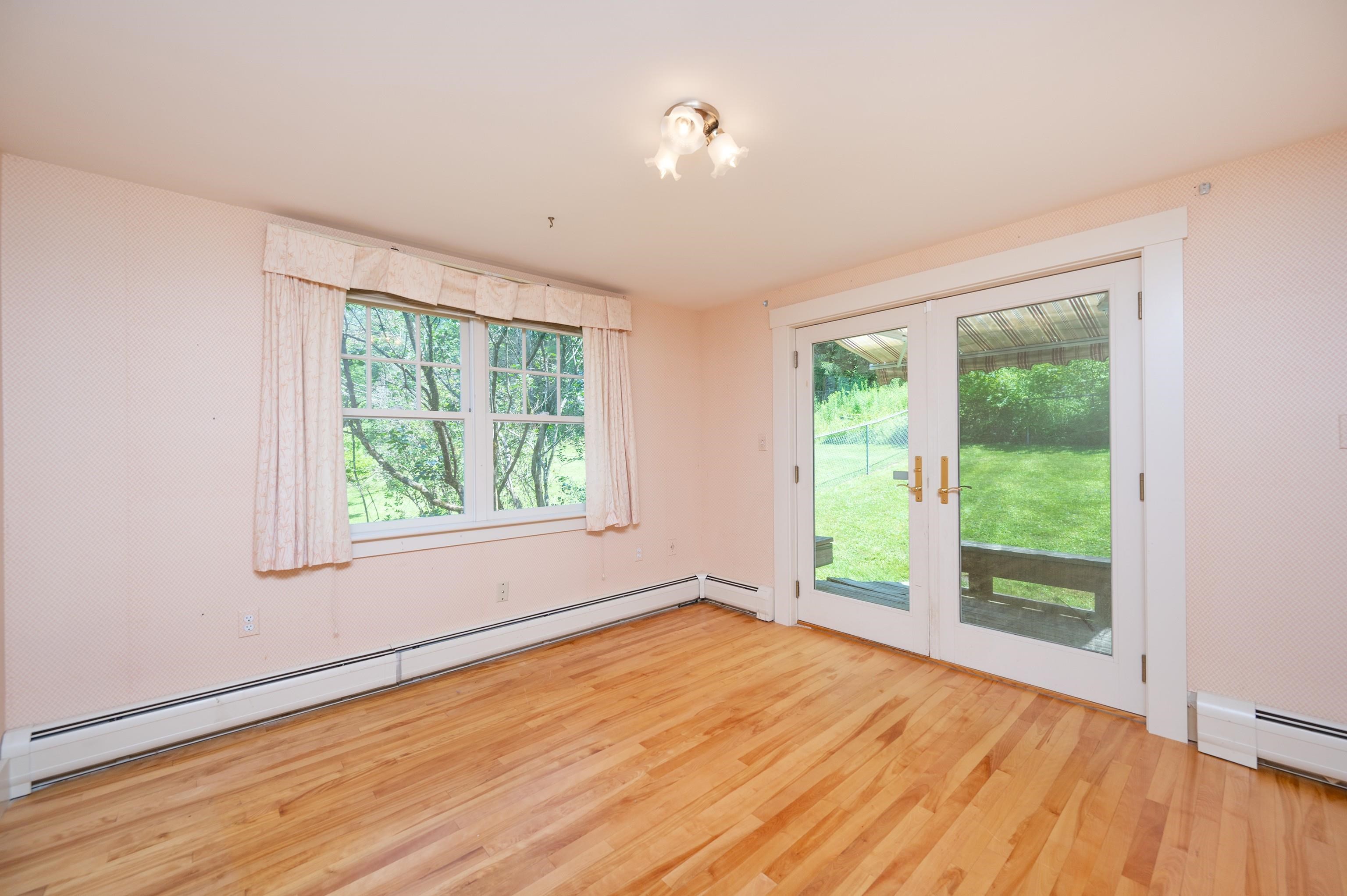 598 East Woodstock Road Property Photo 30