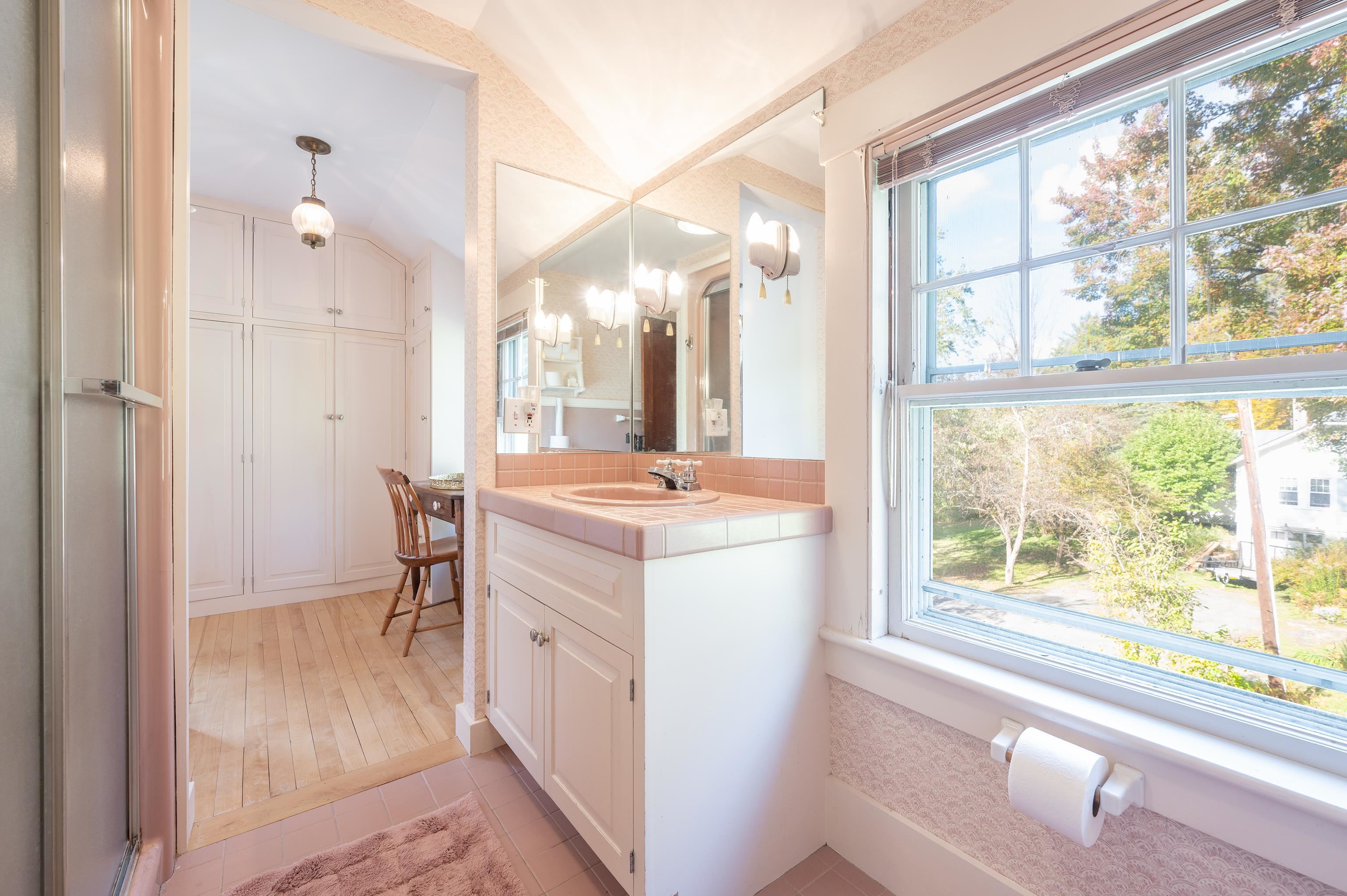 598 East Woodstock Road Property Photo 35