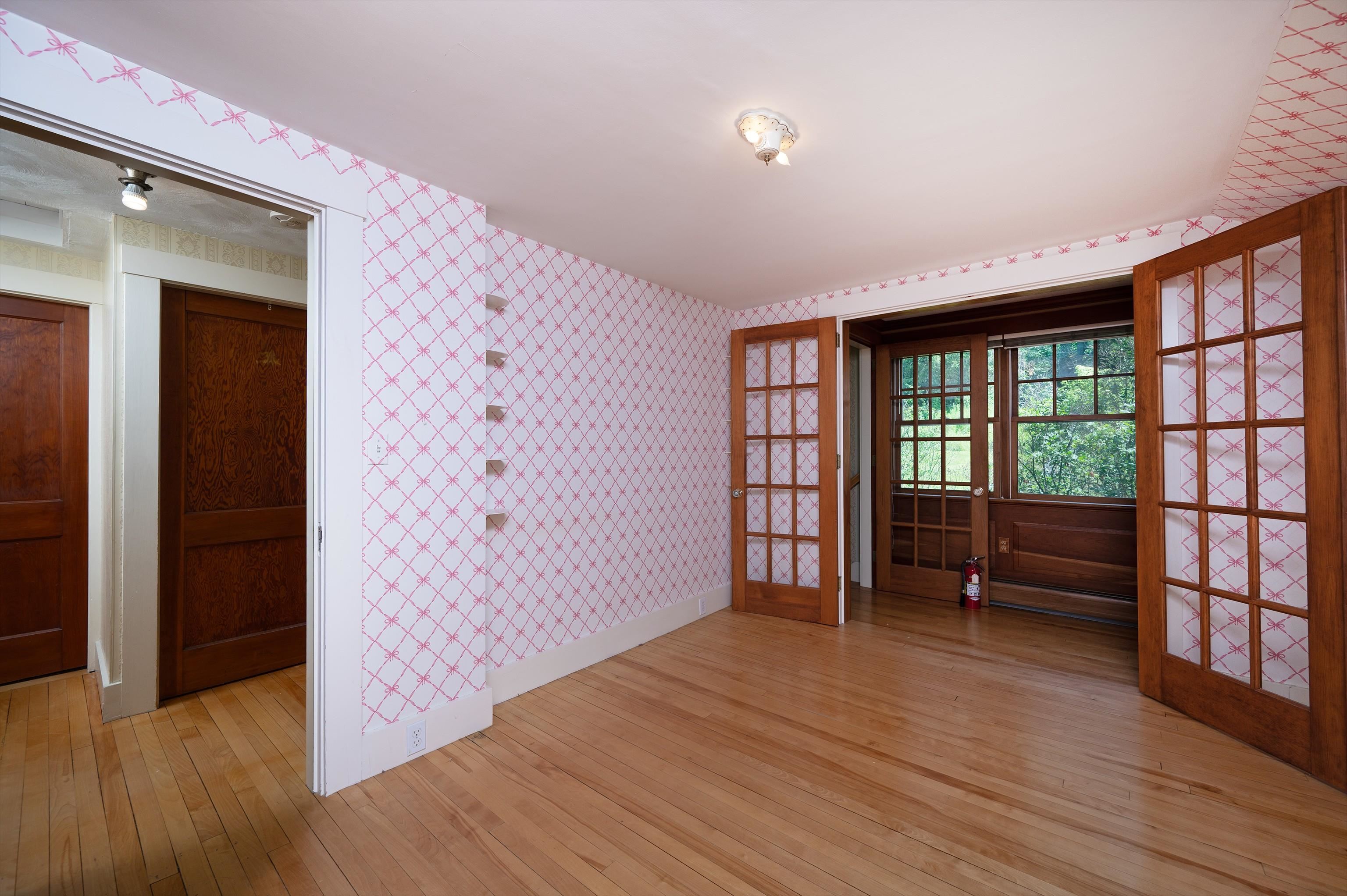 598 East Woodstock Road Property Photo 40