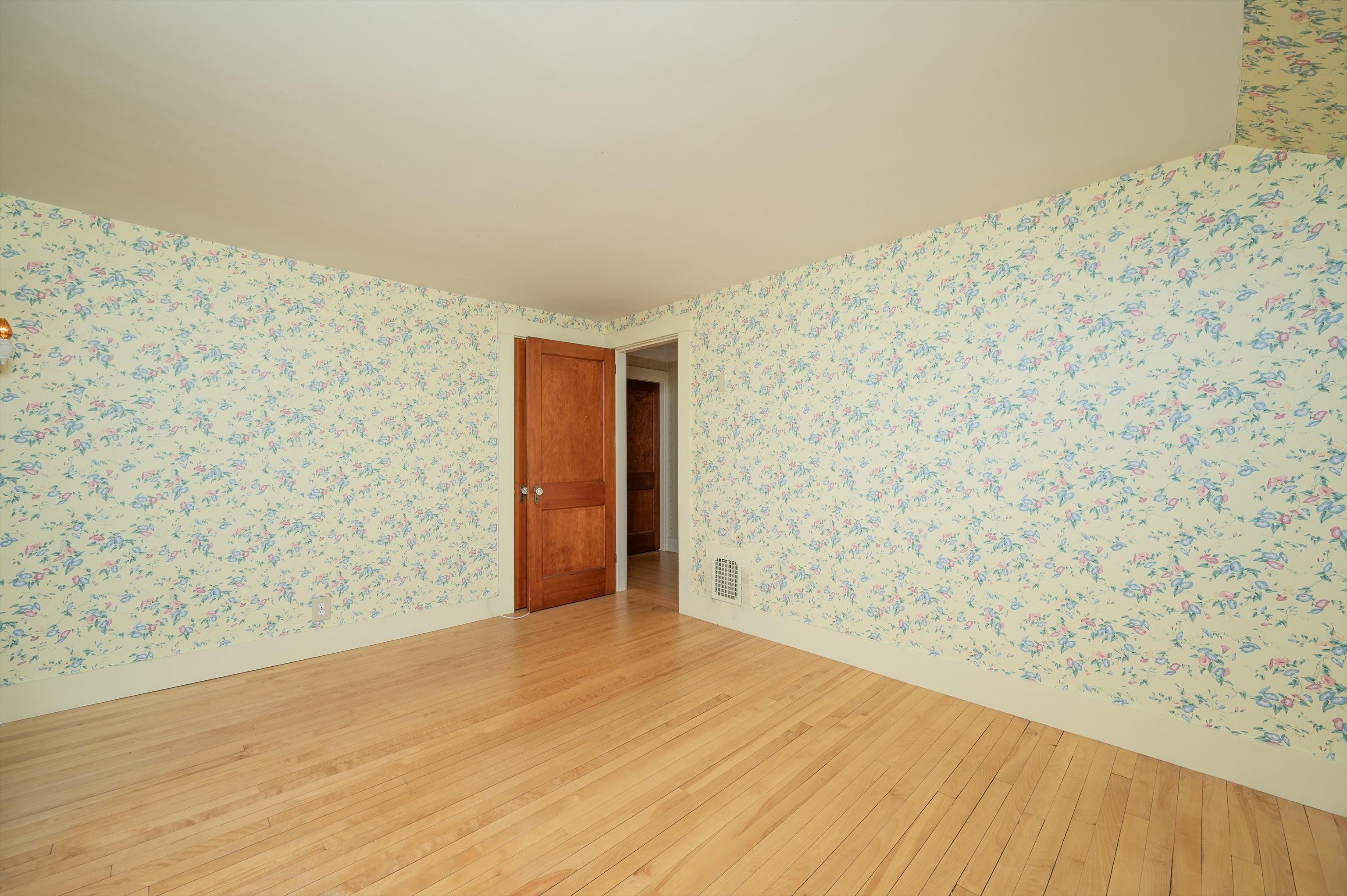 598 East Woodstock Road Property Photo 43