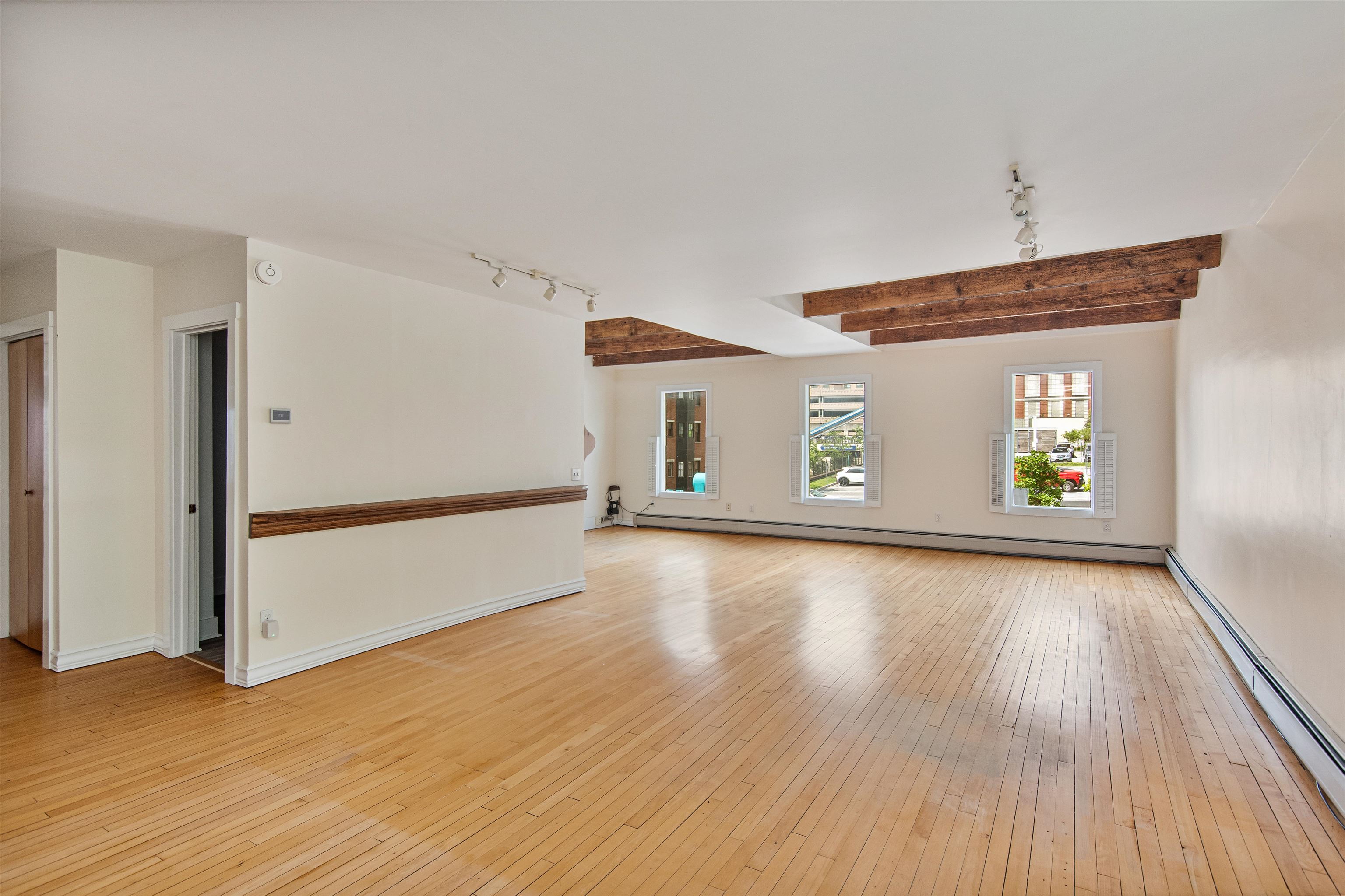 89 College Street Property Photo 16