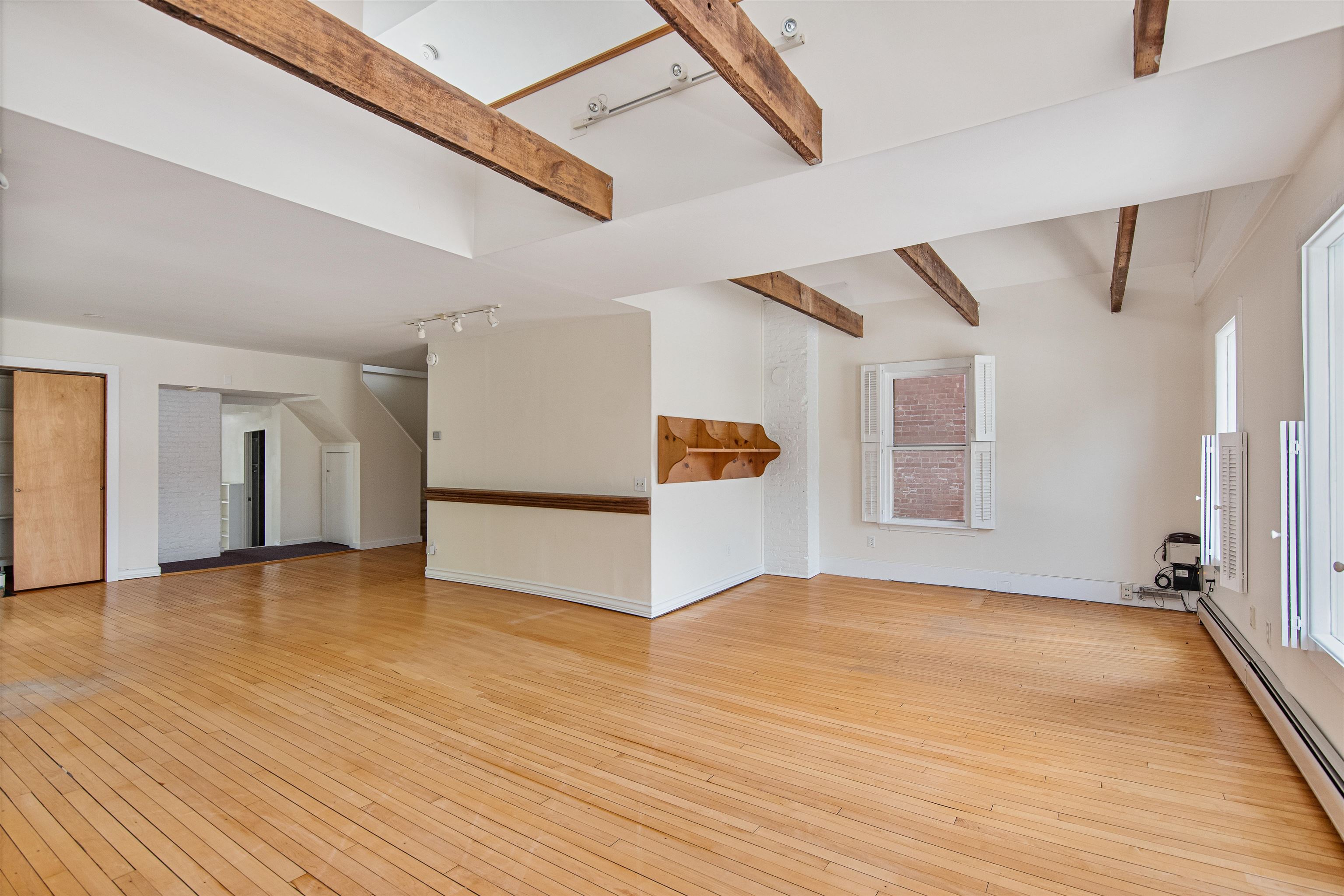 89 College Street Property Photo 20