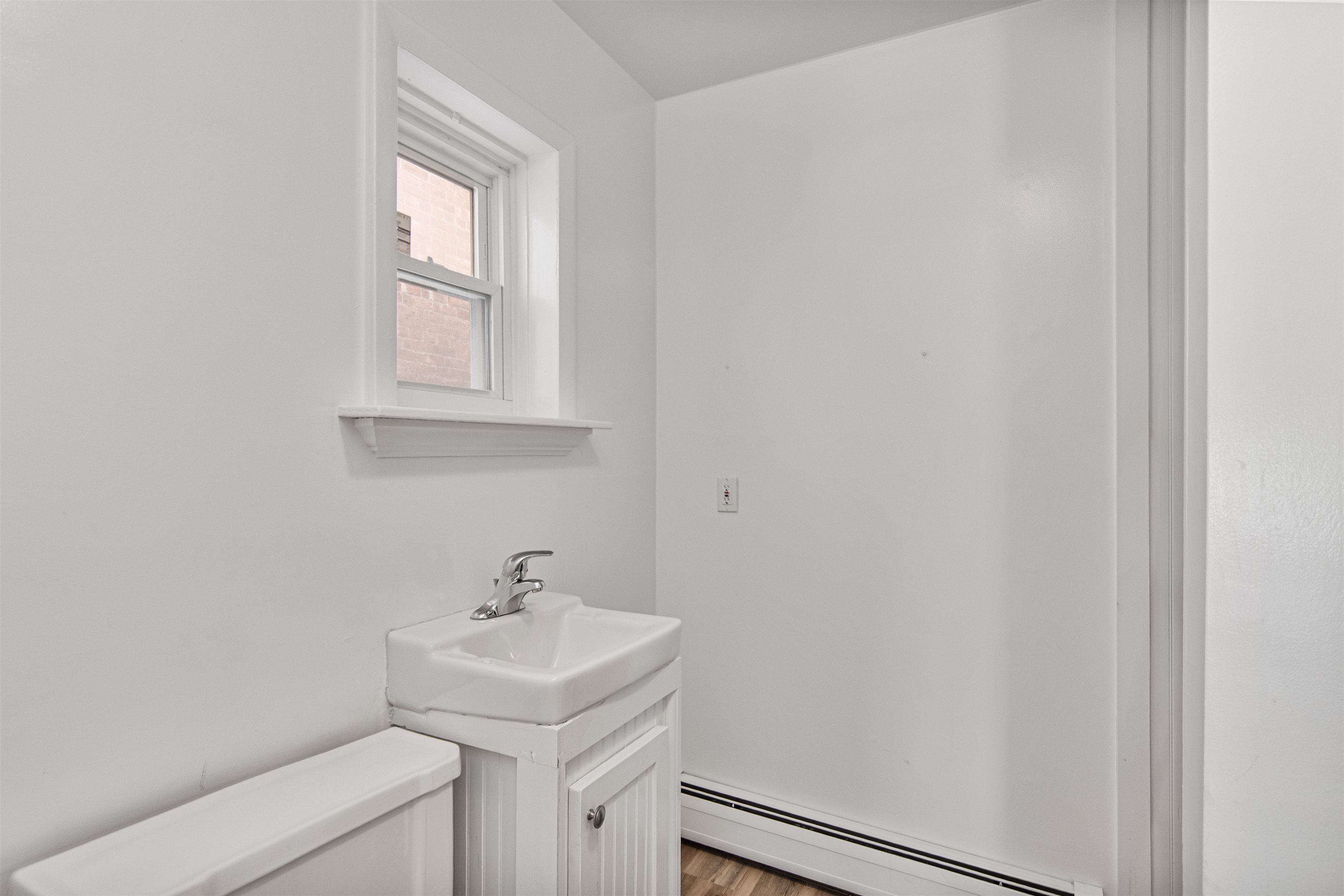 89 College Street Property Photo 24