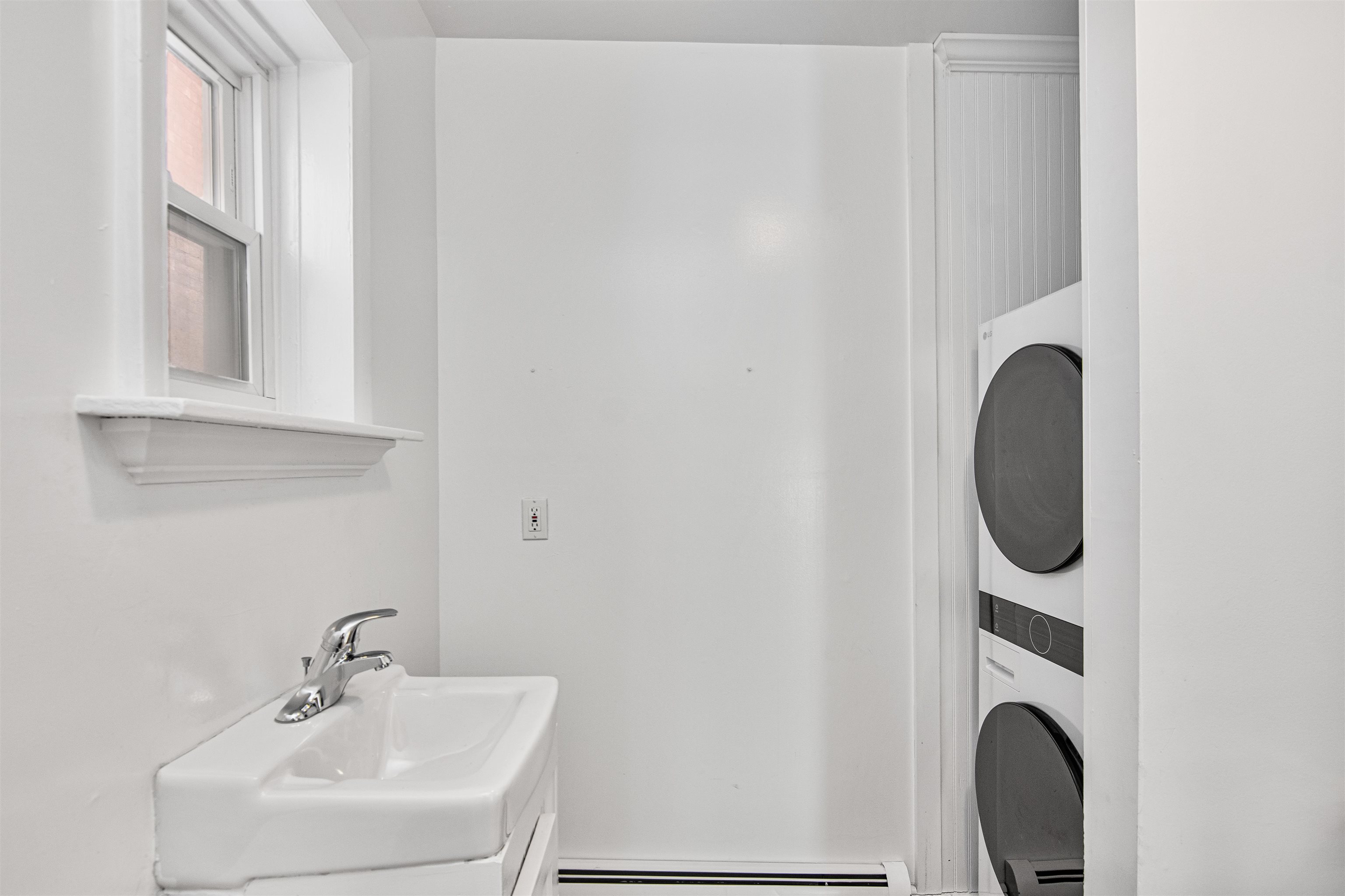 89 College Street Property Photo 25