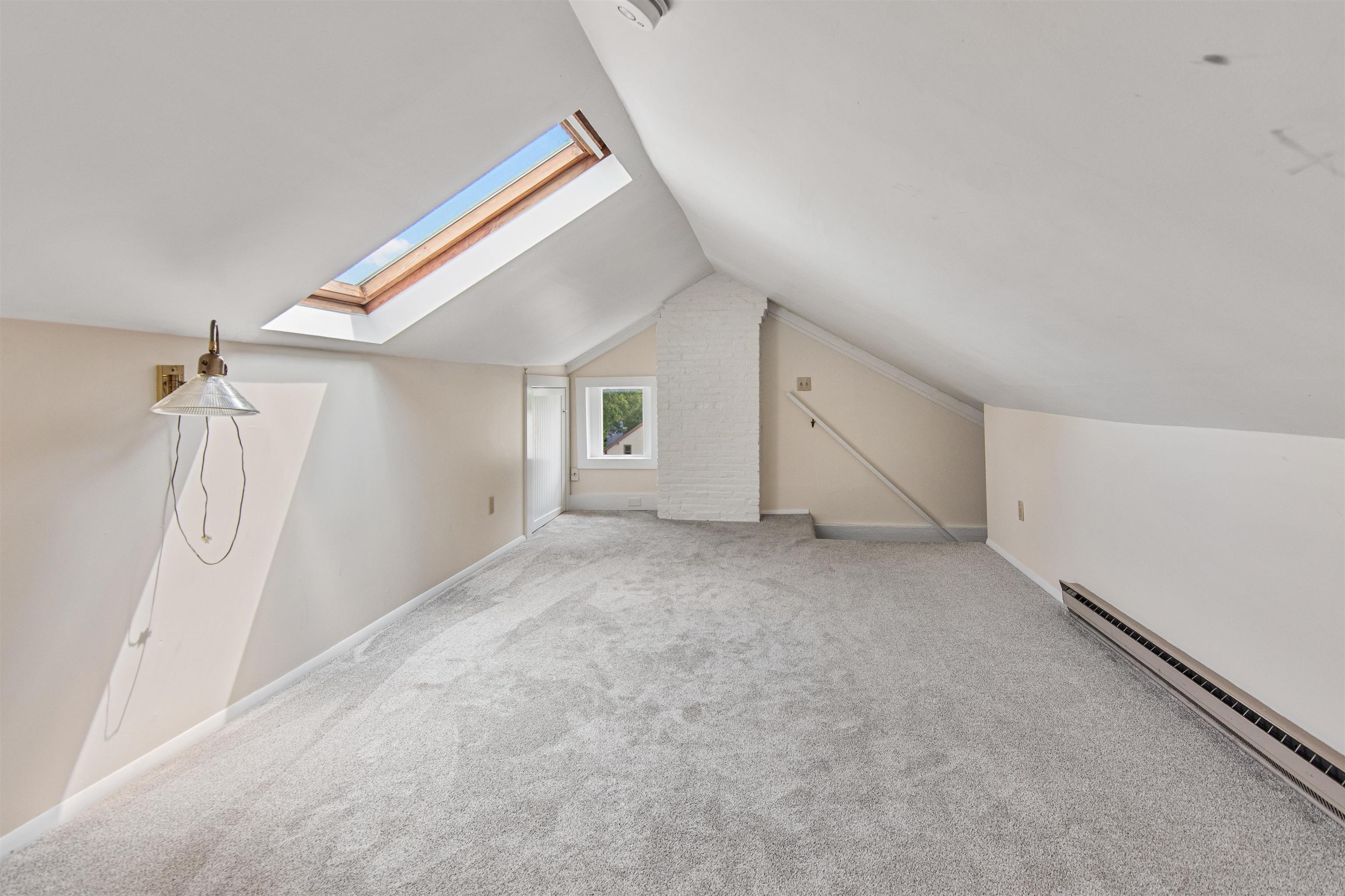 89 College Street Property Photo 28