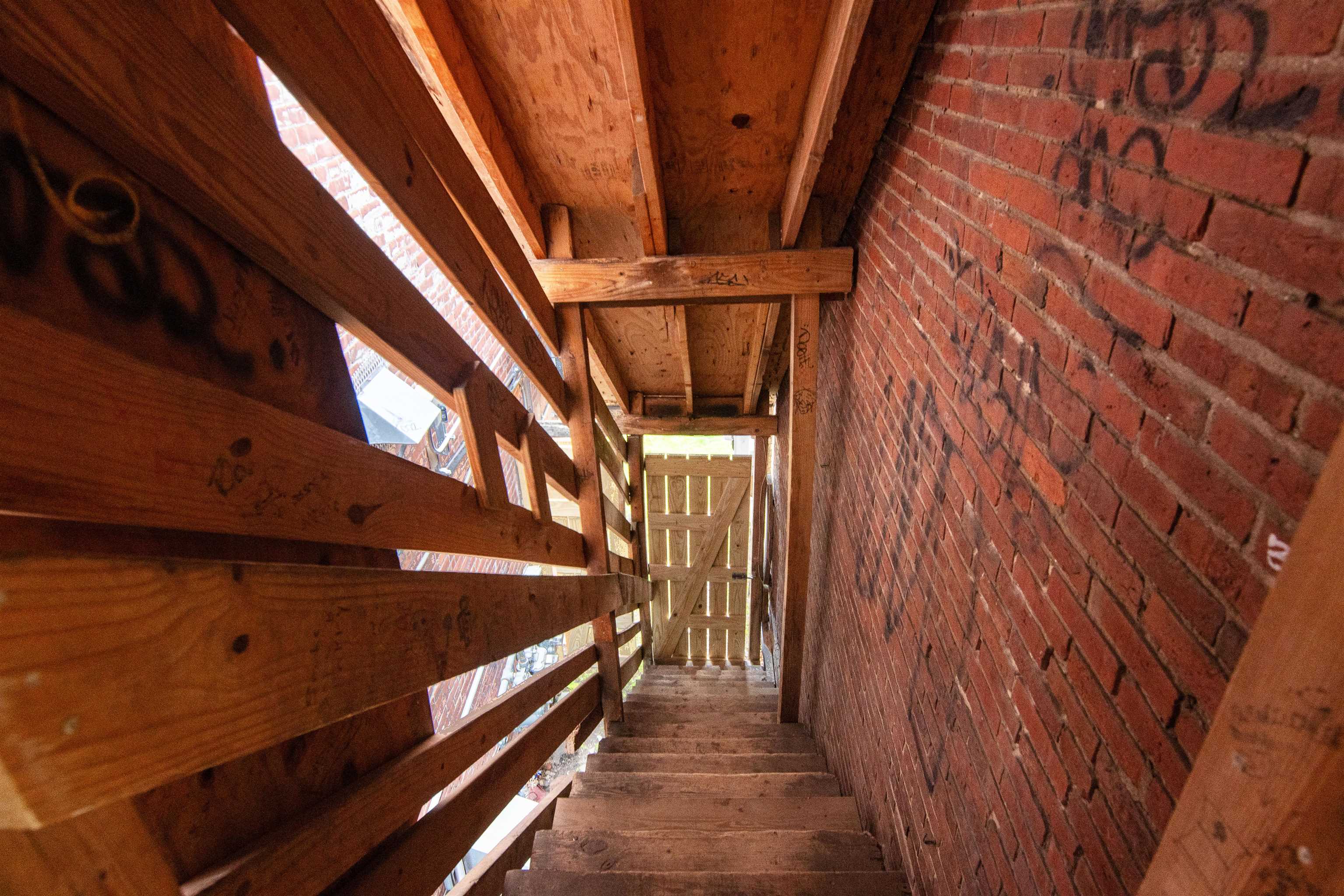 89 College Street Property Photo 30