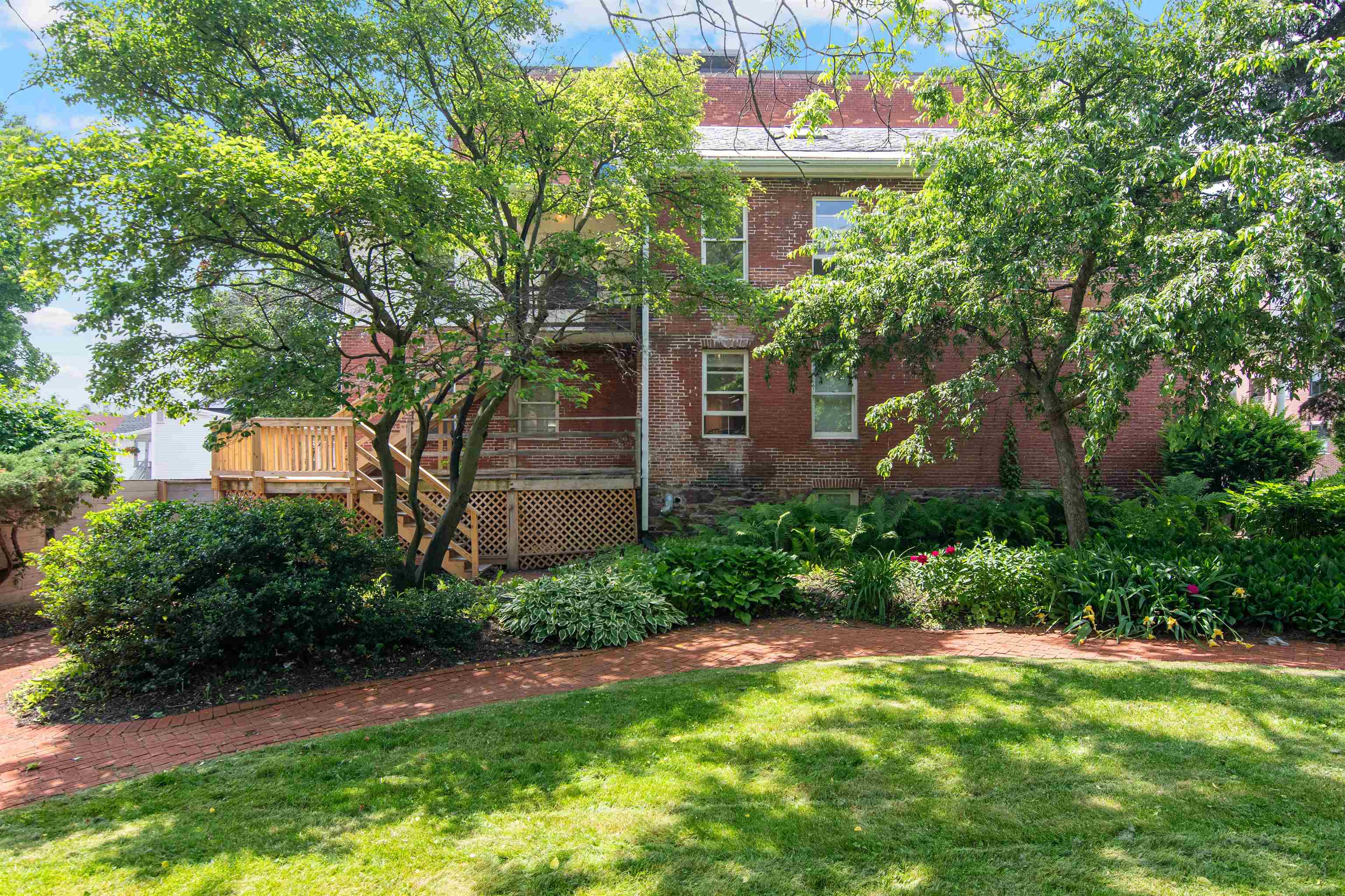 89 College Street Property Photo 32