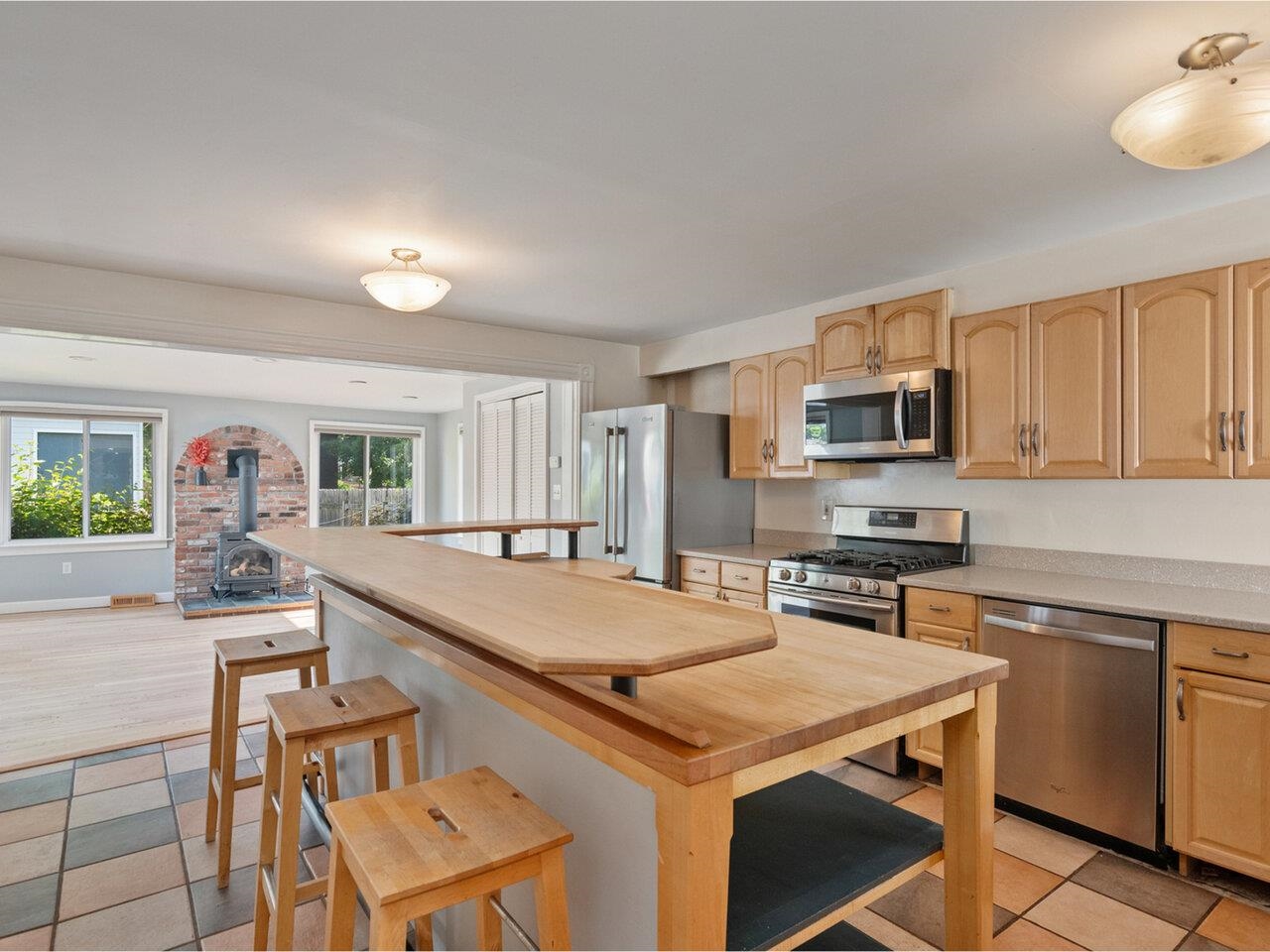 159 Loomis Street Property Photo 6